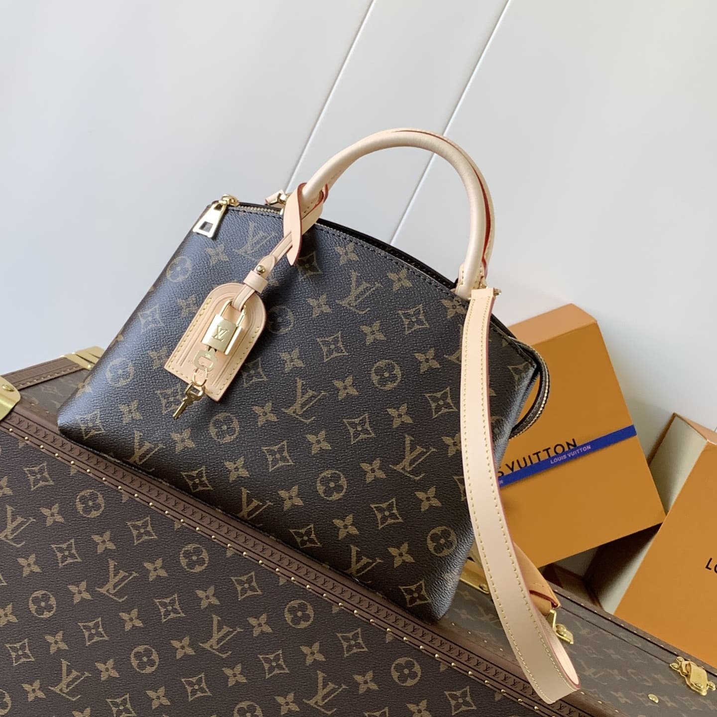 Louis Vuitton Petit Palais Handbag M45900