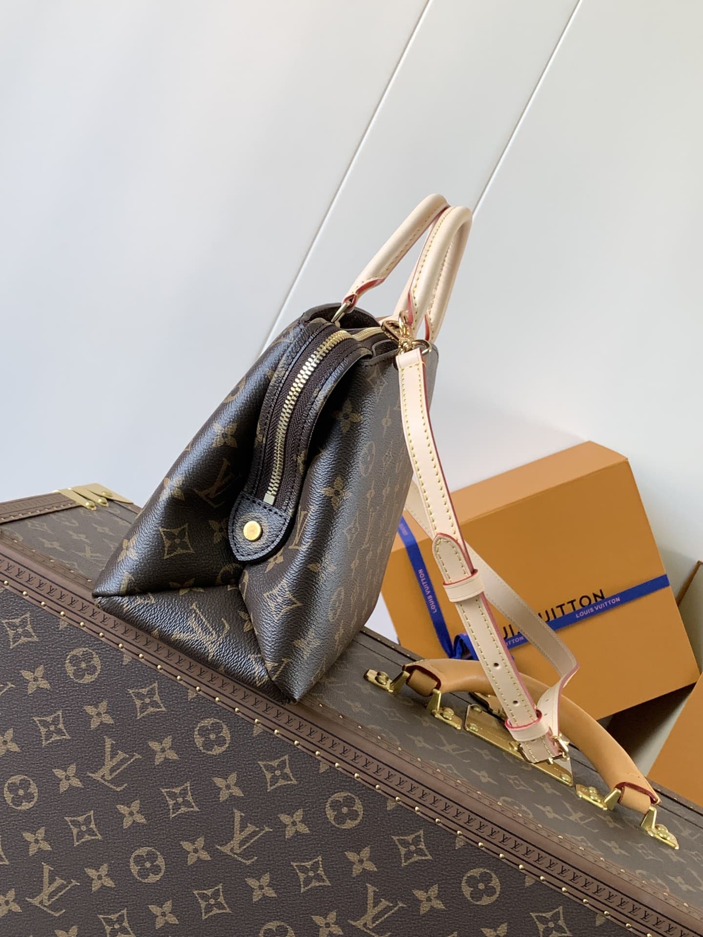 Louis Vuitton Petit Palais Handbag M45900