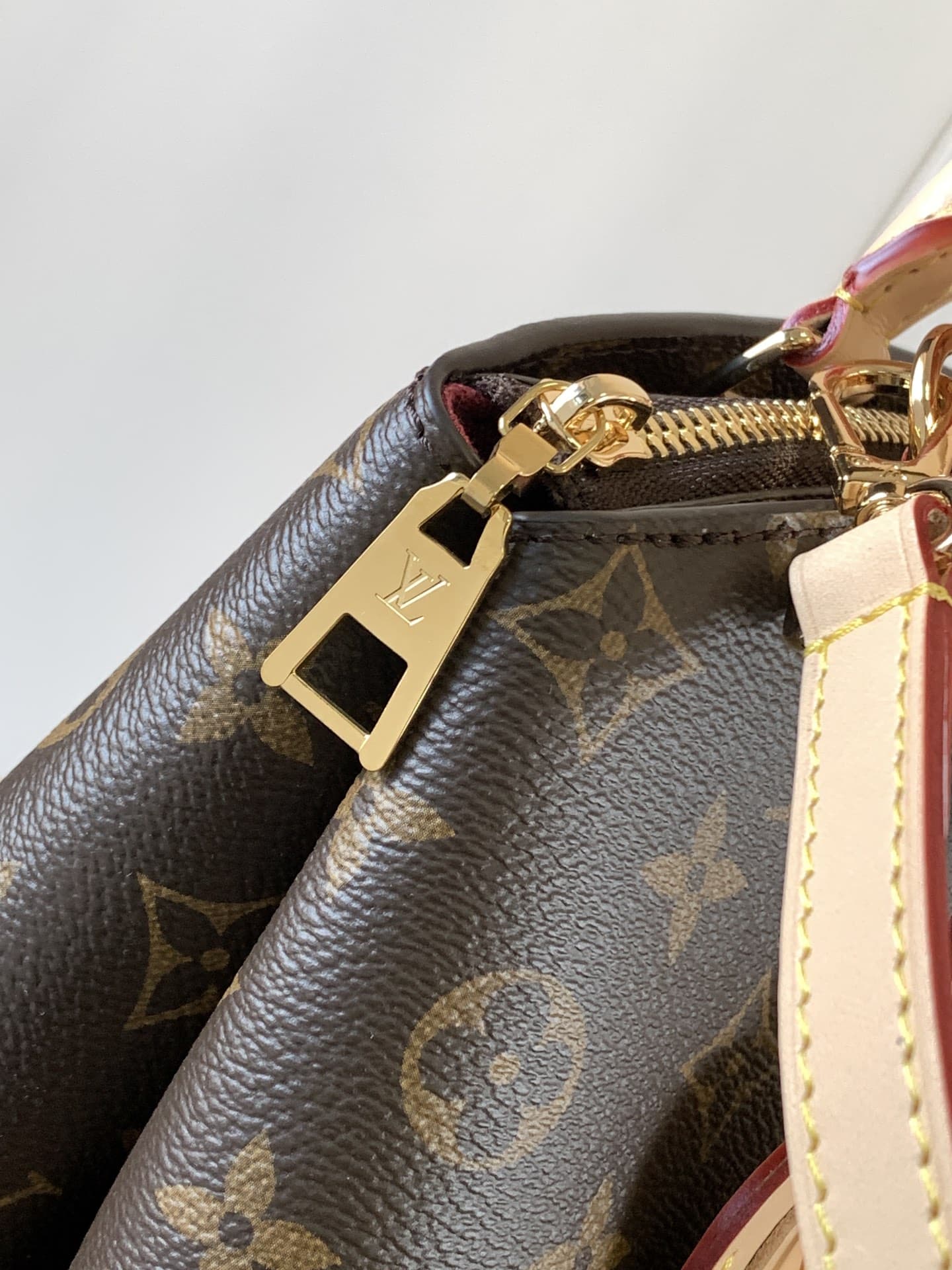 Louis Vuitton Petit Palais Handbag M45900