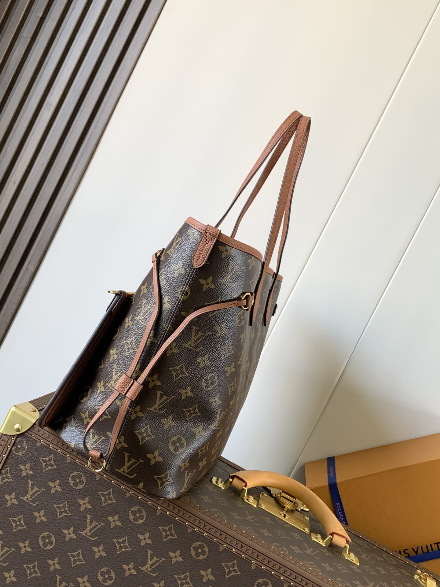 Louis Vuitton Neverfull Inside Out MM Handbag M12061