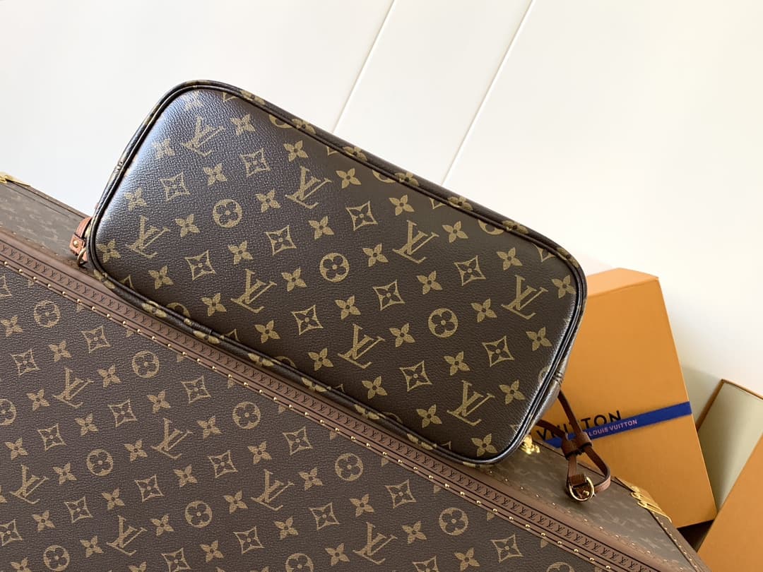 Louis Vuitton Neverfull Inside Out MM Handbag M12061