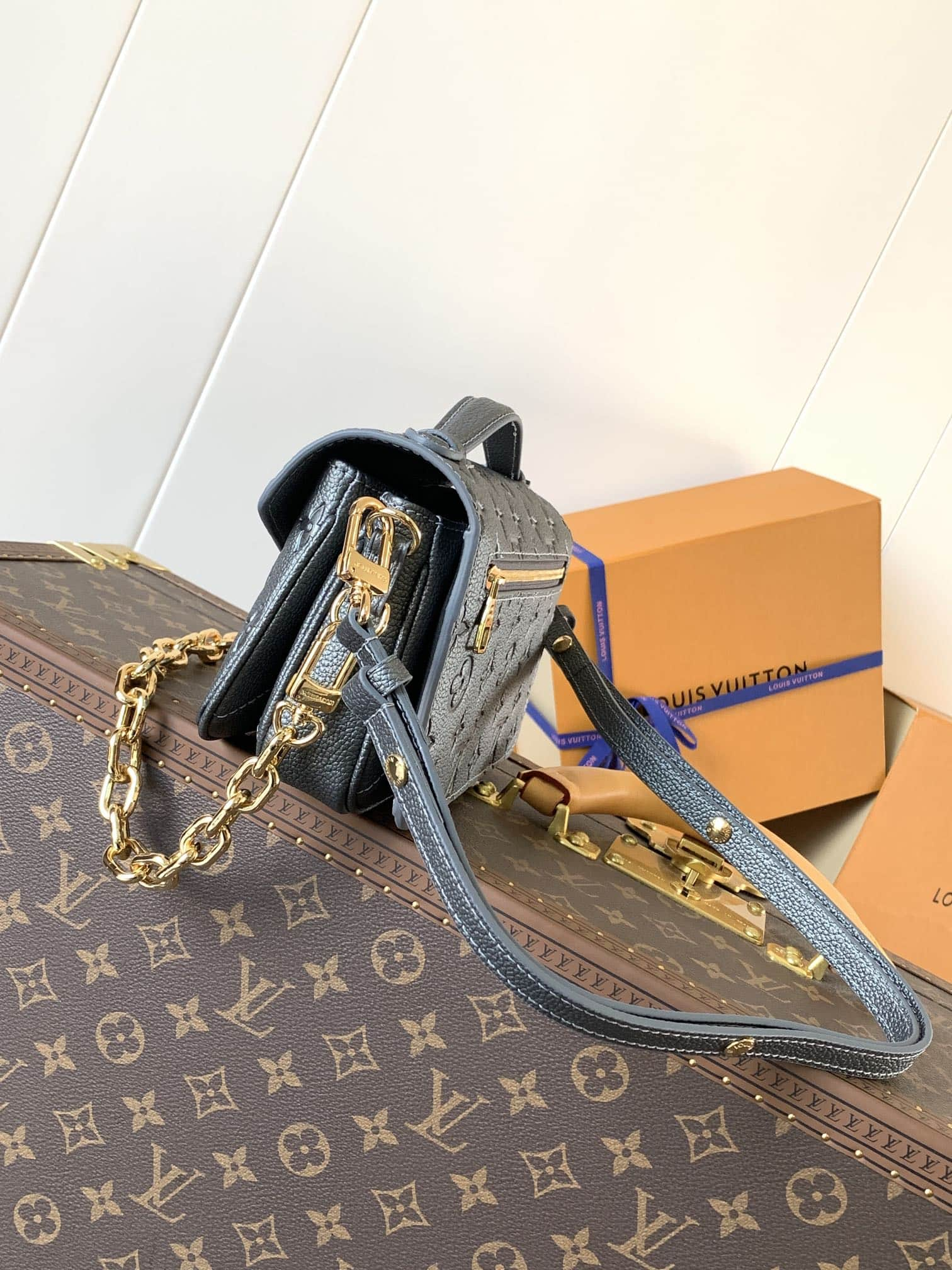 Louis Vuitton Pochette Métis East West Handbag	M11998