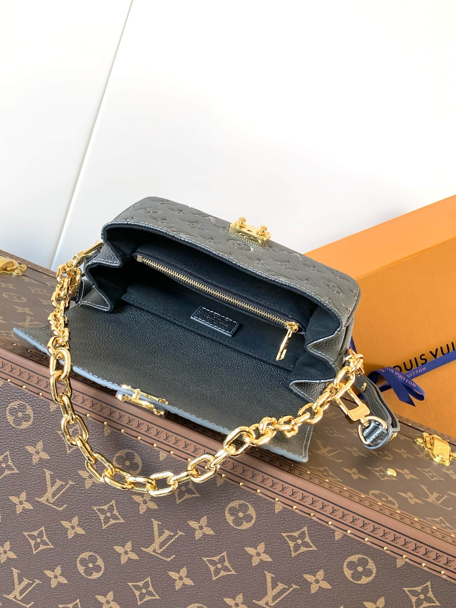 Louis Vuitton Pochette Métis East West Handbag	M11998