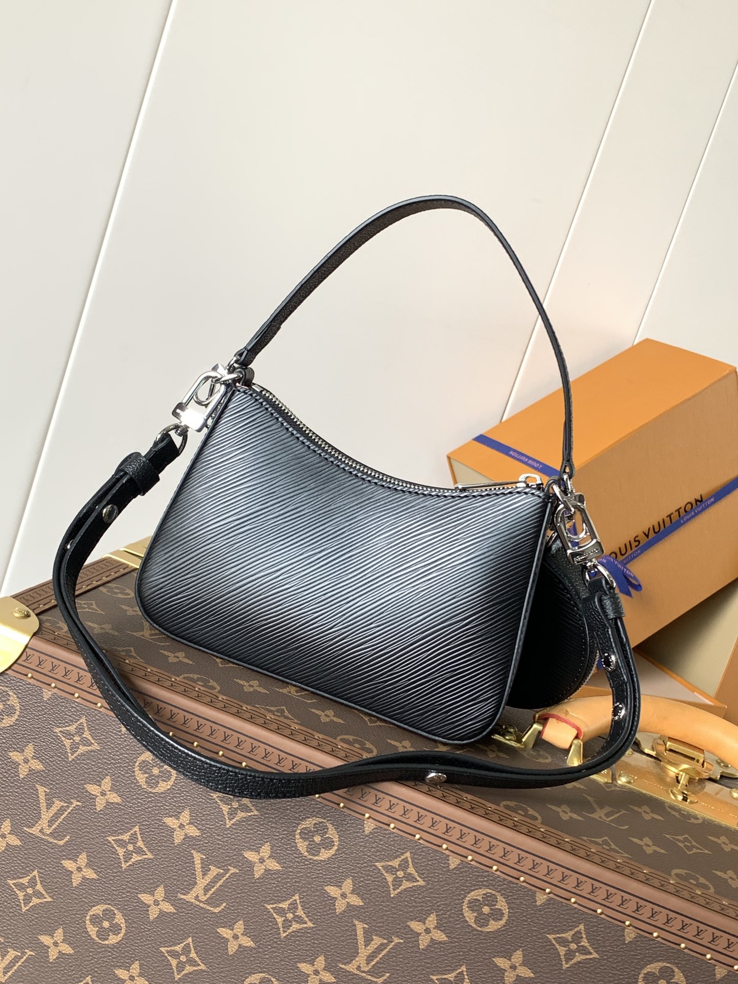 Louis Vuitton Marelle Handbag M80689