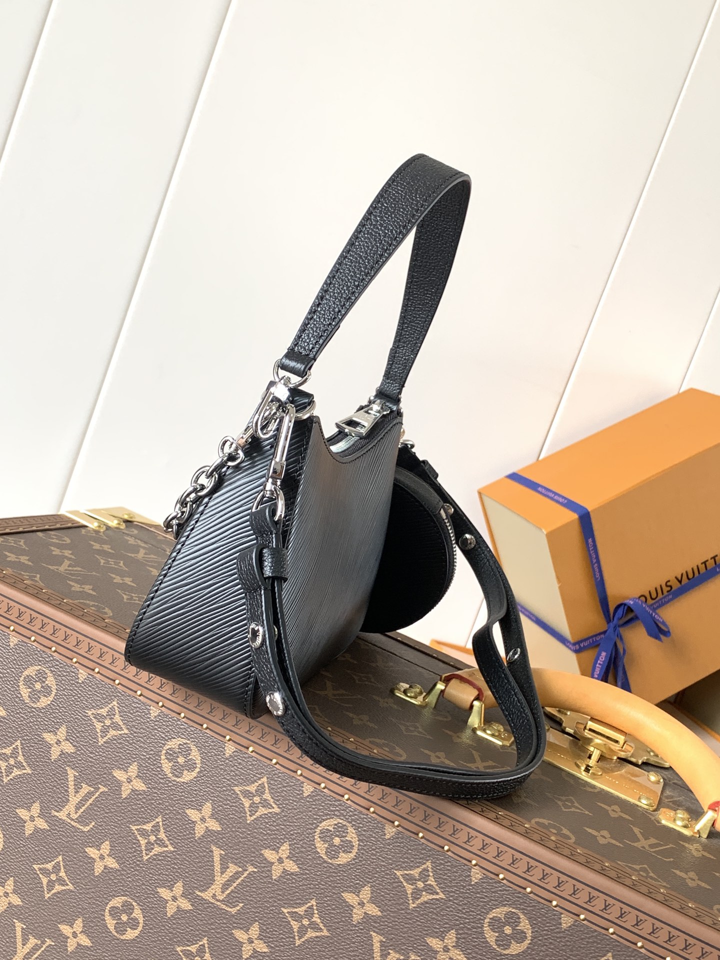 Louis Vuitton Marelle Handbag M80689