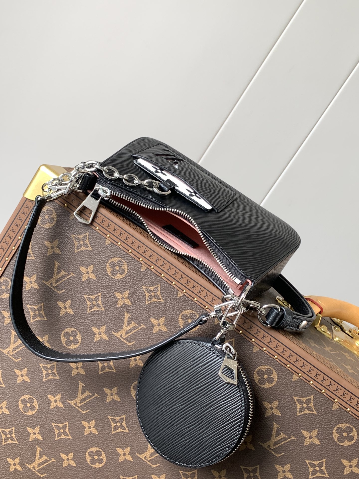 Louis Vuitton Marelle Handbag M80689