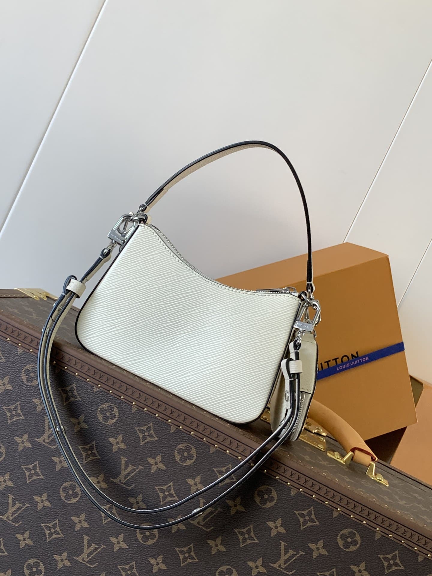 Louis Vuitton Marelle Handbag M80688