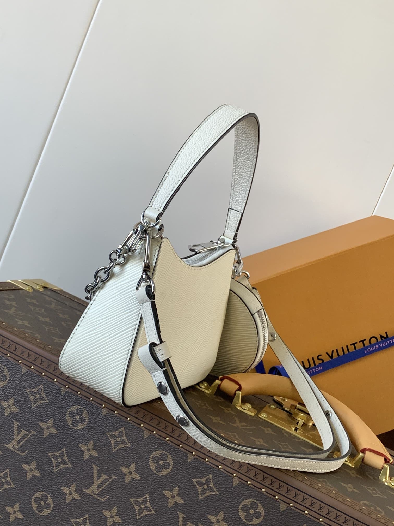 Louis Vuitton Marelle Handbag M80688