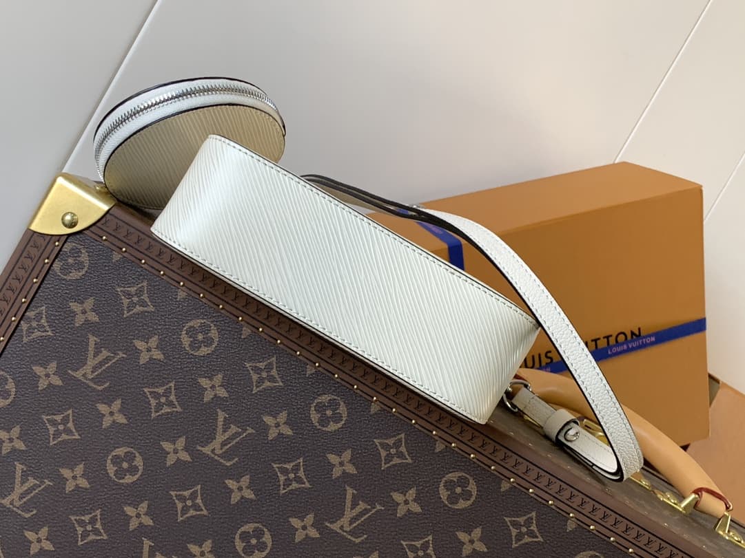 Louis Vuitton Marelle Handbag M80688