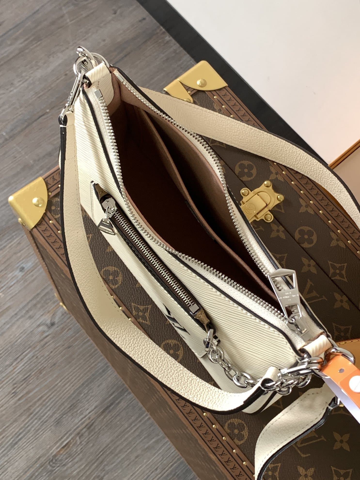 Louis Vuitton Marellini Handbag M20999