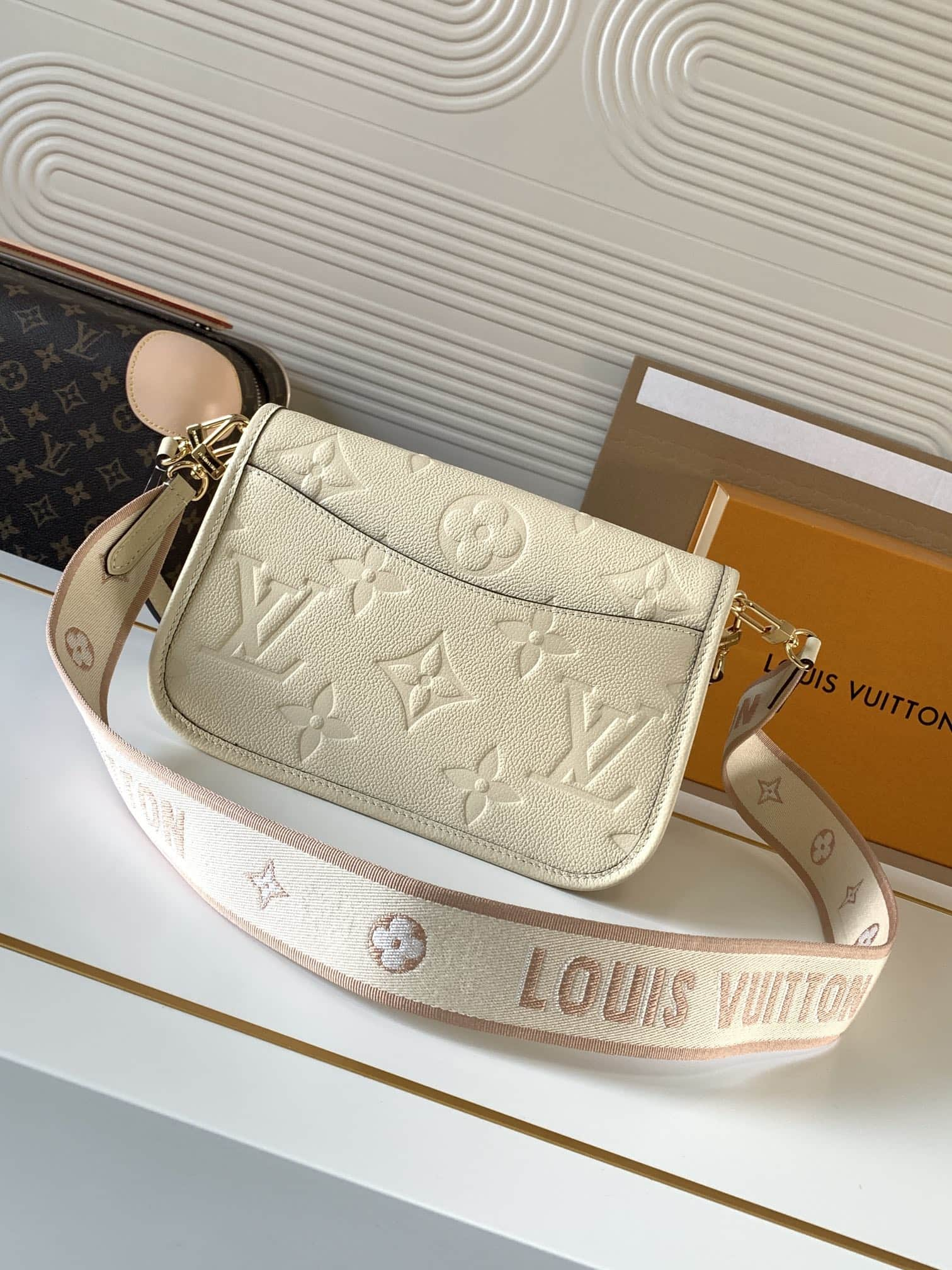 Louis Vuitton Diane Handbag M46388