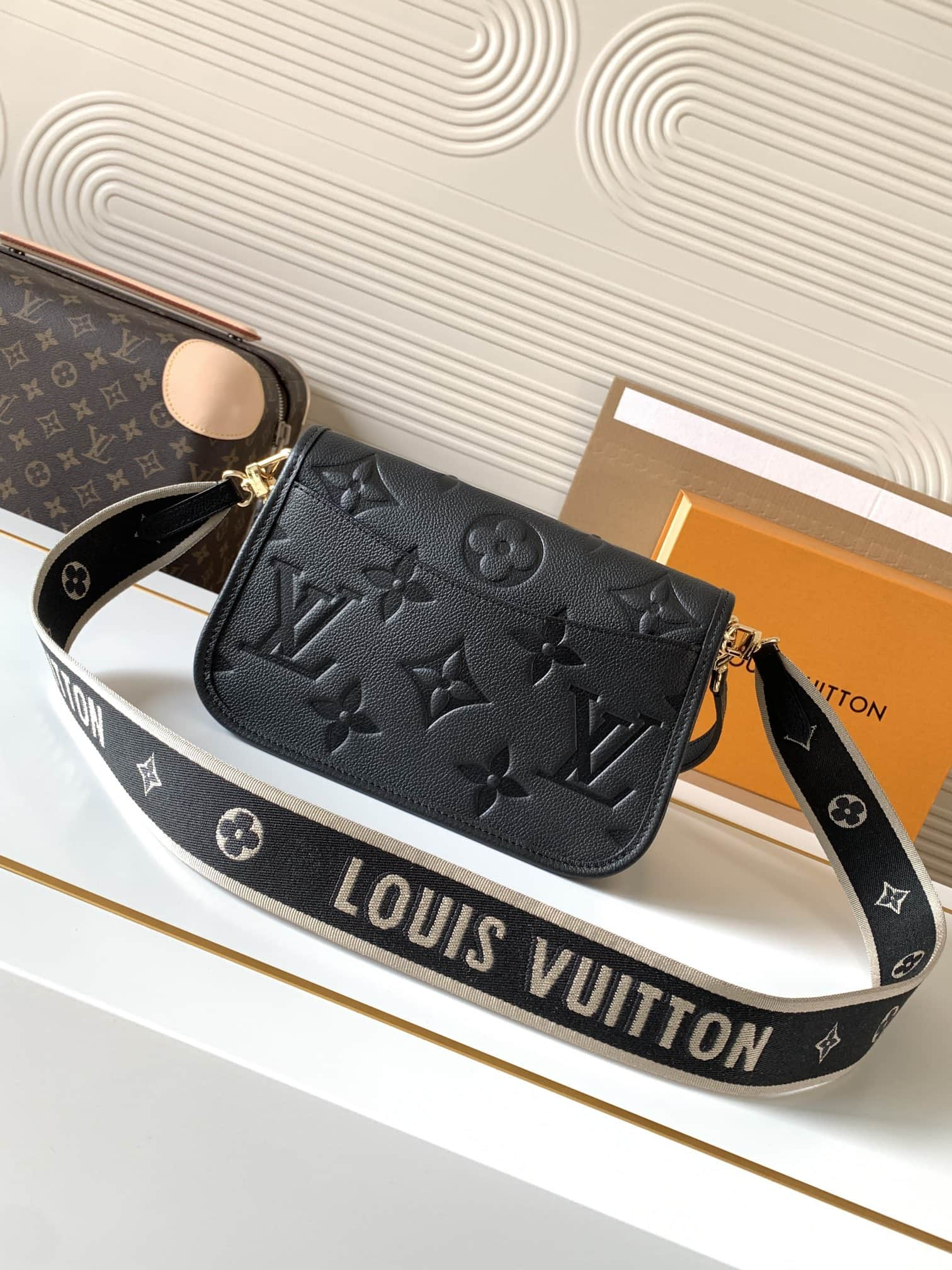 Louis Vuitton Diane Handbag M46386