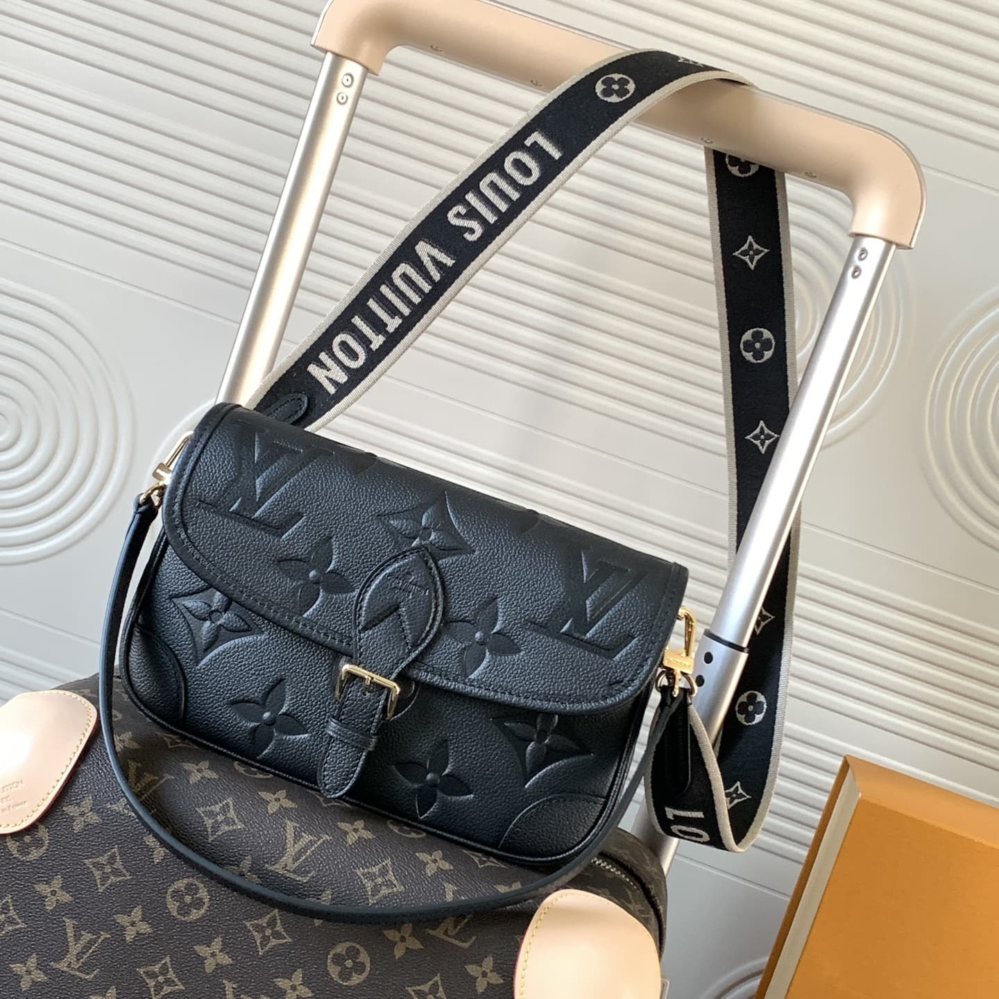 Louis Vuitton Diane Handbag M46386