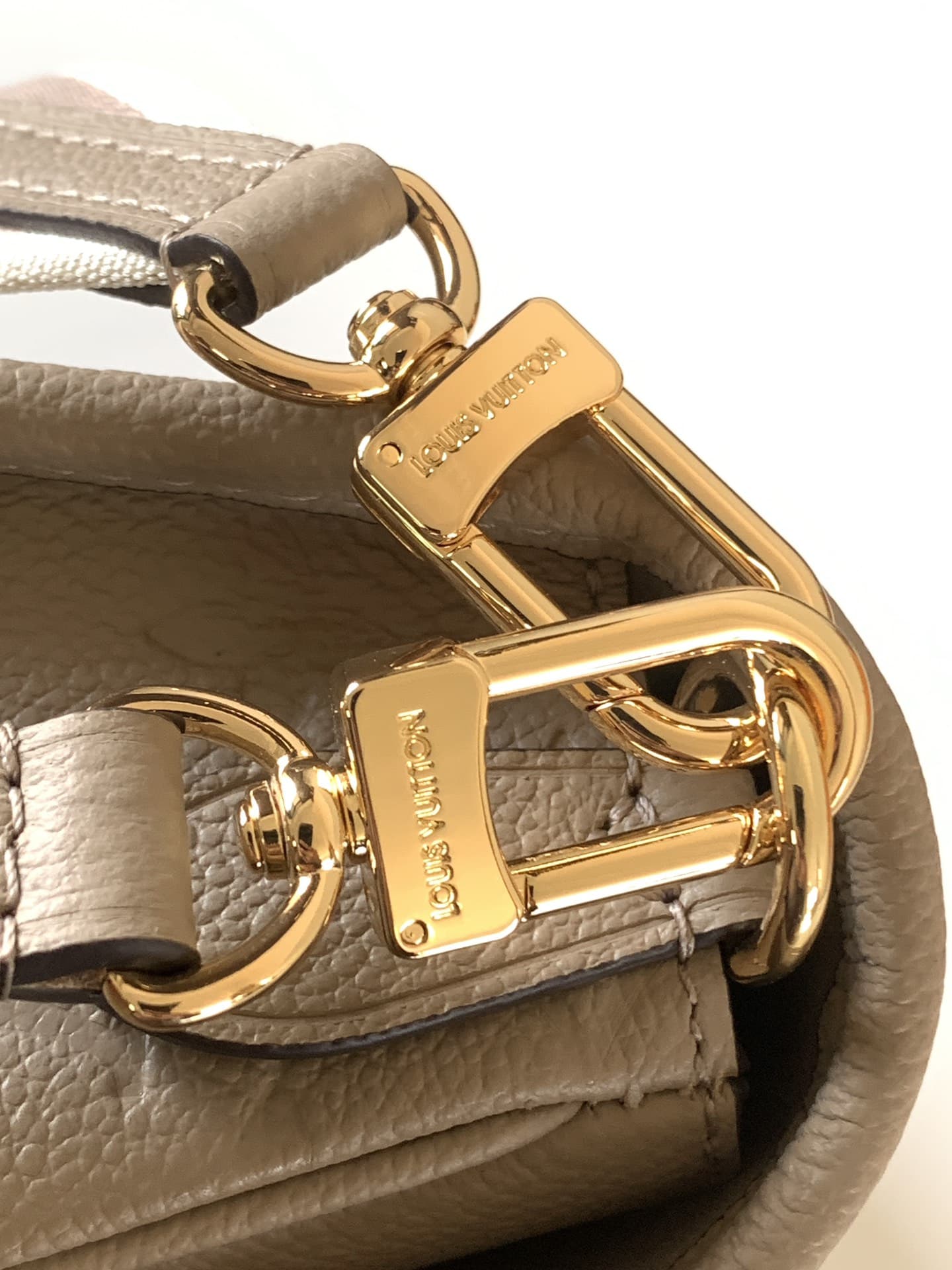 Louis Vuitton Diane Handbag M46583