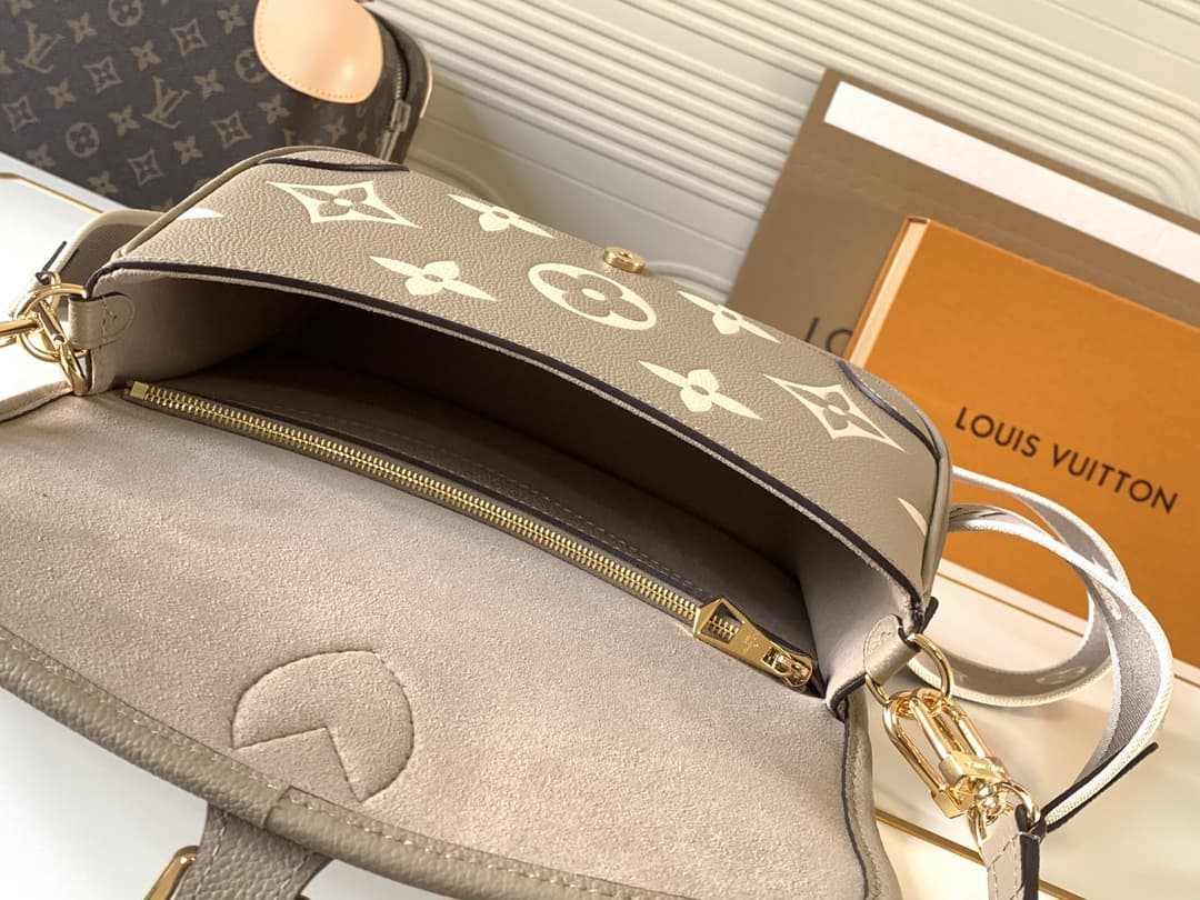 Louis Vuitton Diane Handbag M46583