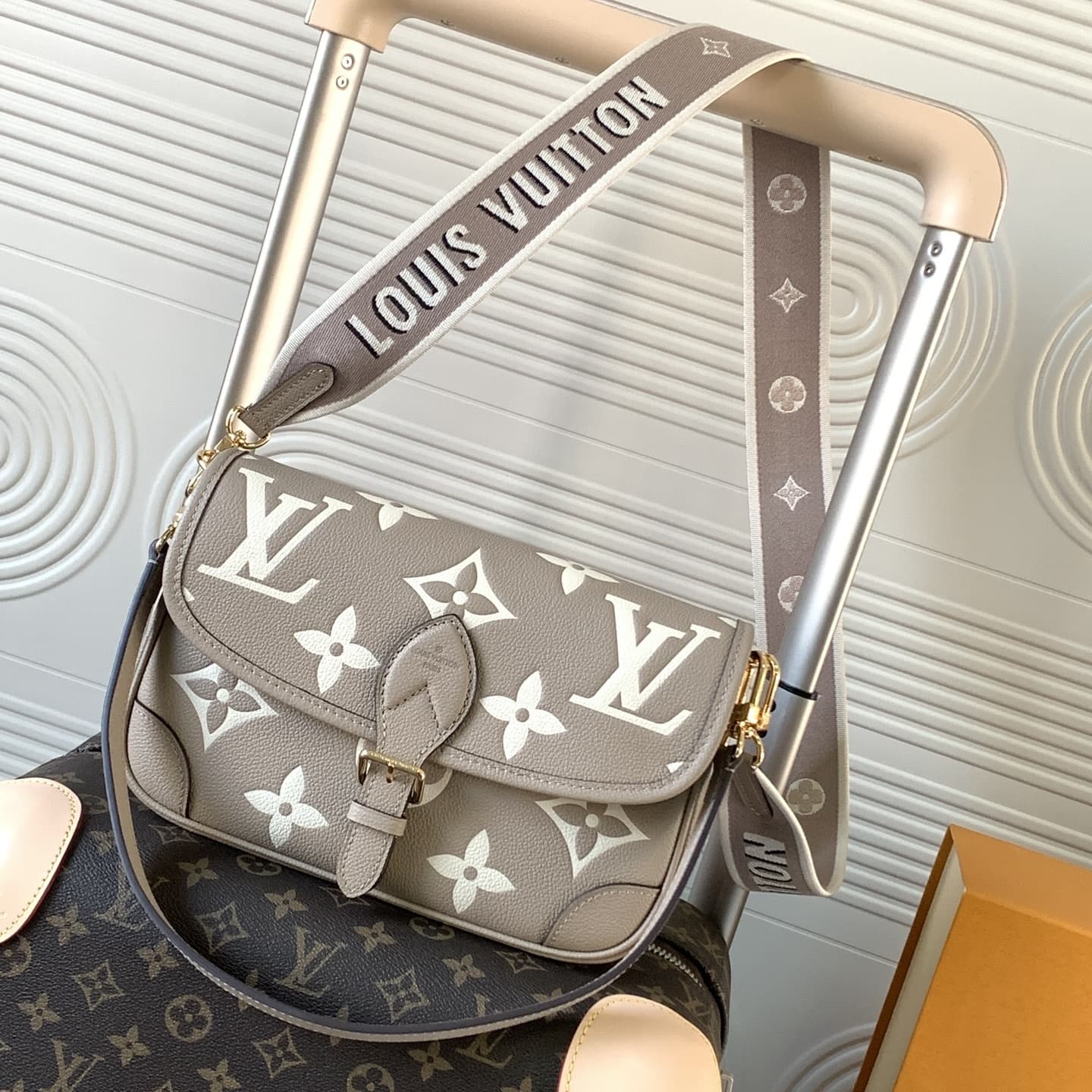 Louis Vuitton Diane Handbag M46583