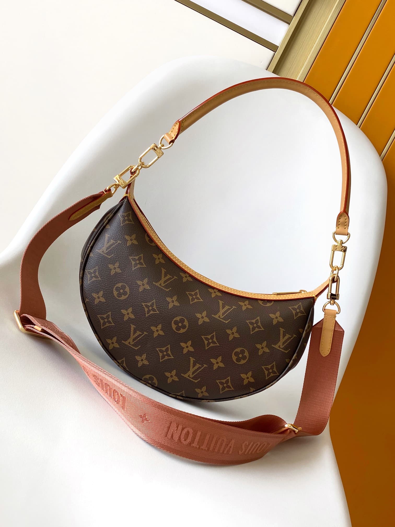 Louis Vuitton Looping Handbag M12939