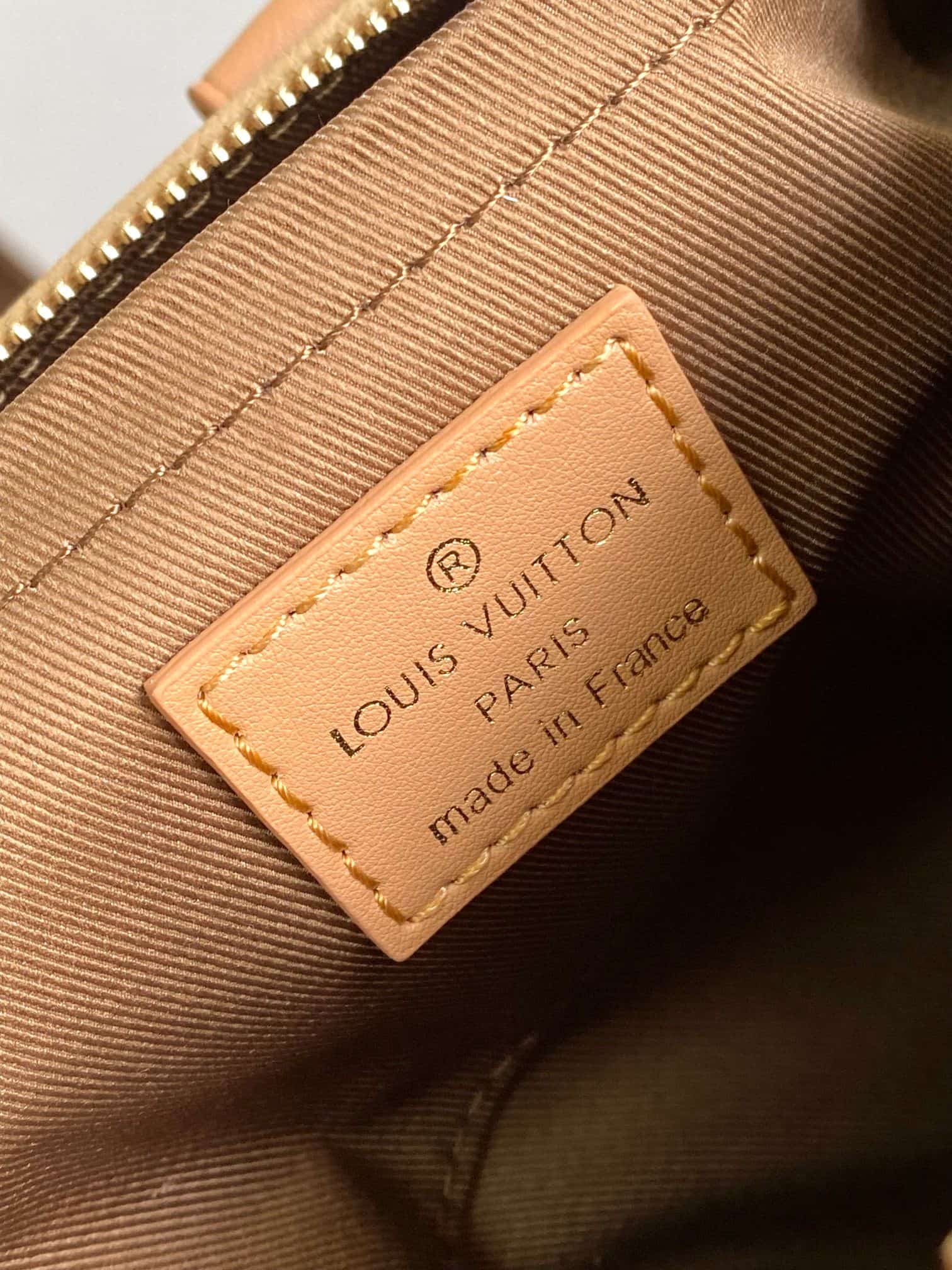 Louis Vuitton Keepall Bandoulière 25 Duffle Bag M12627