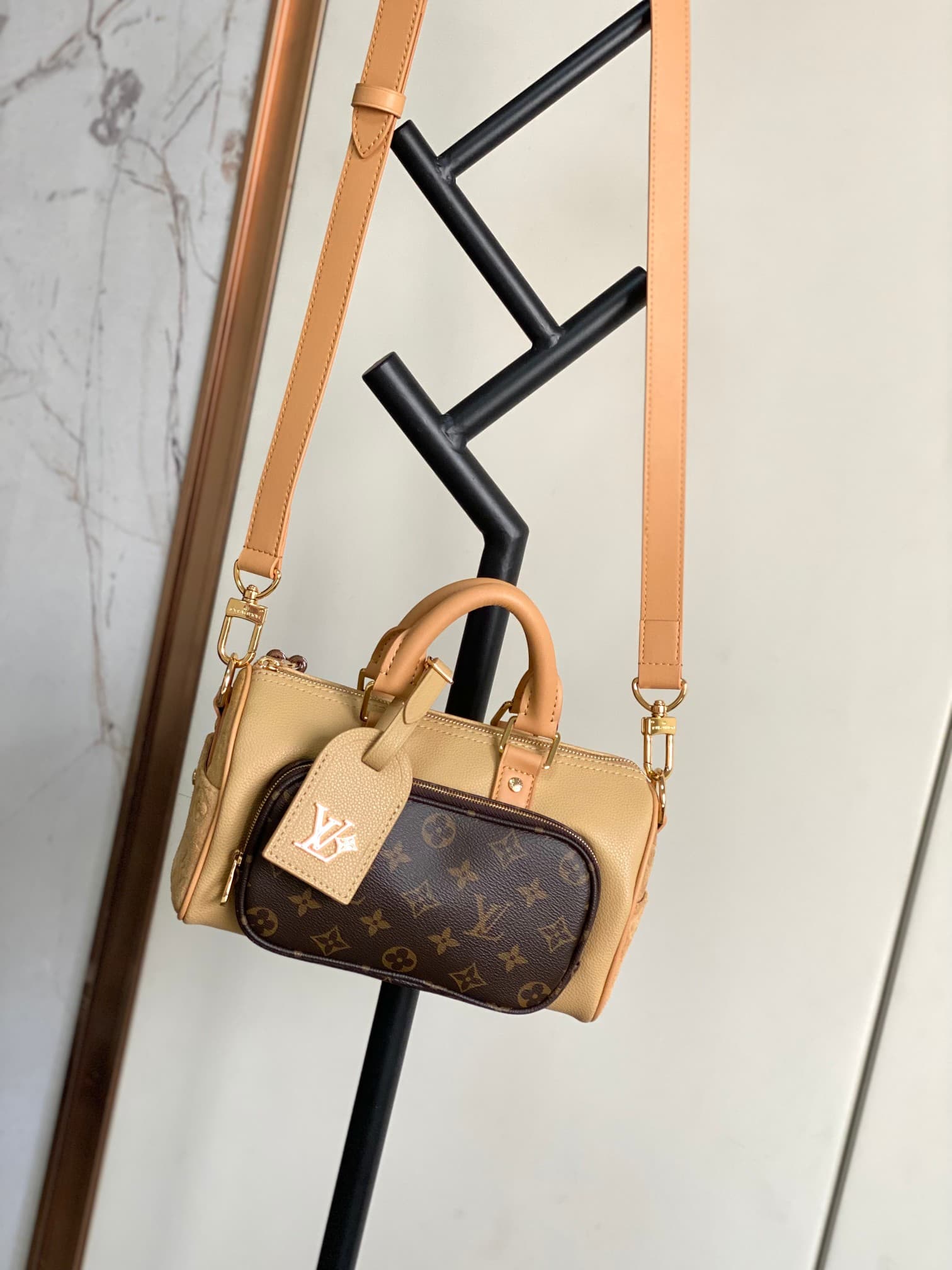 Louis Vuitton Keepall Bandoulière 25 Duffle Bag M12627