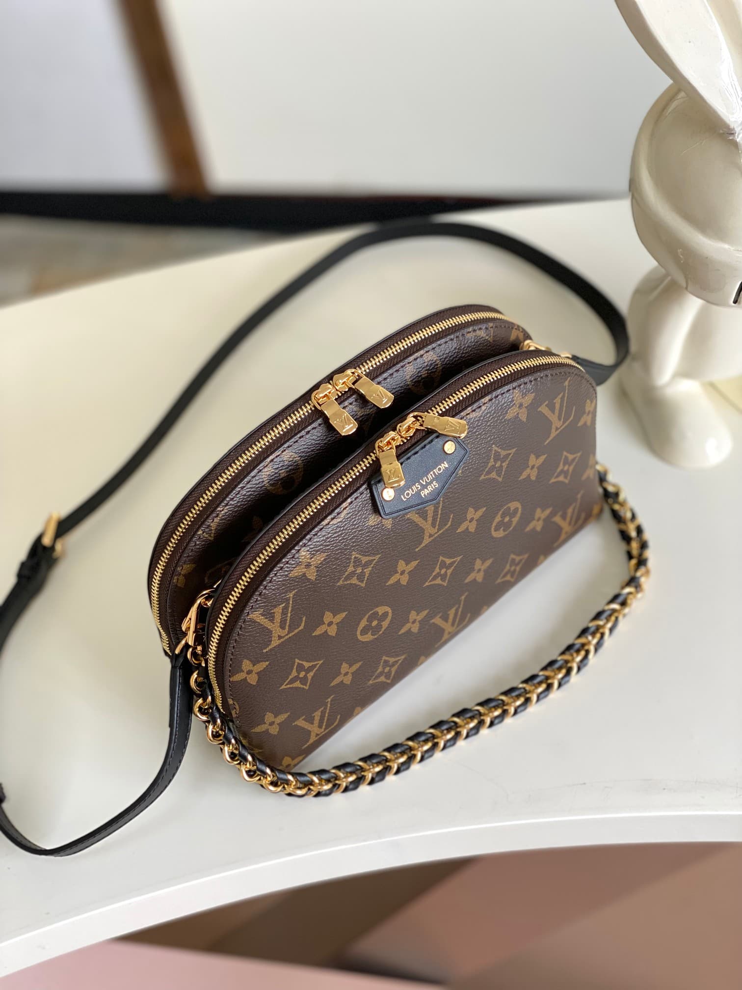 Louis Vuitton Be Alma Handbag M12996