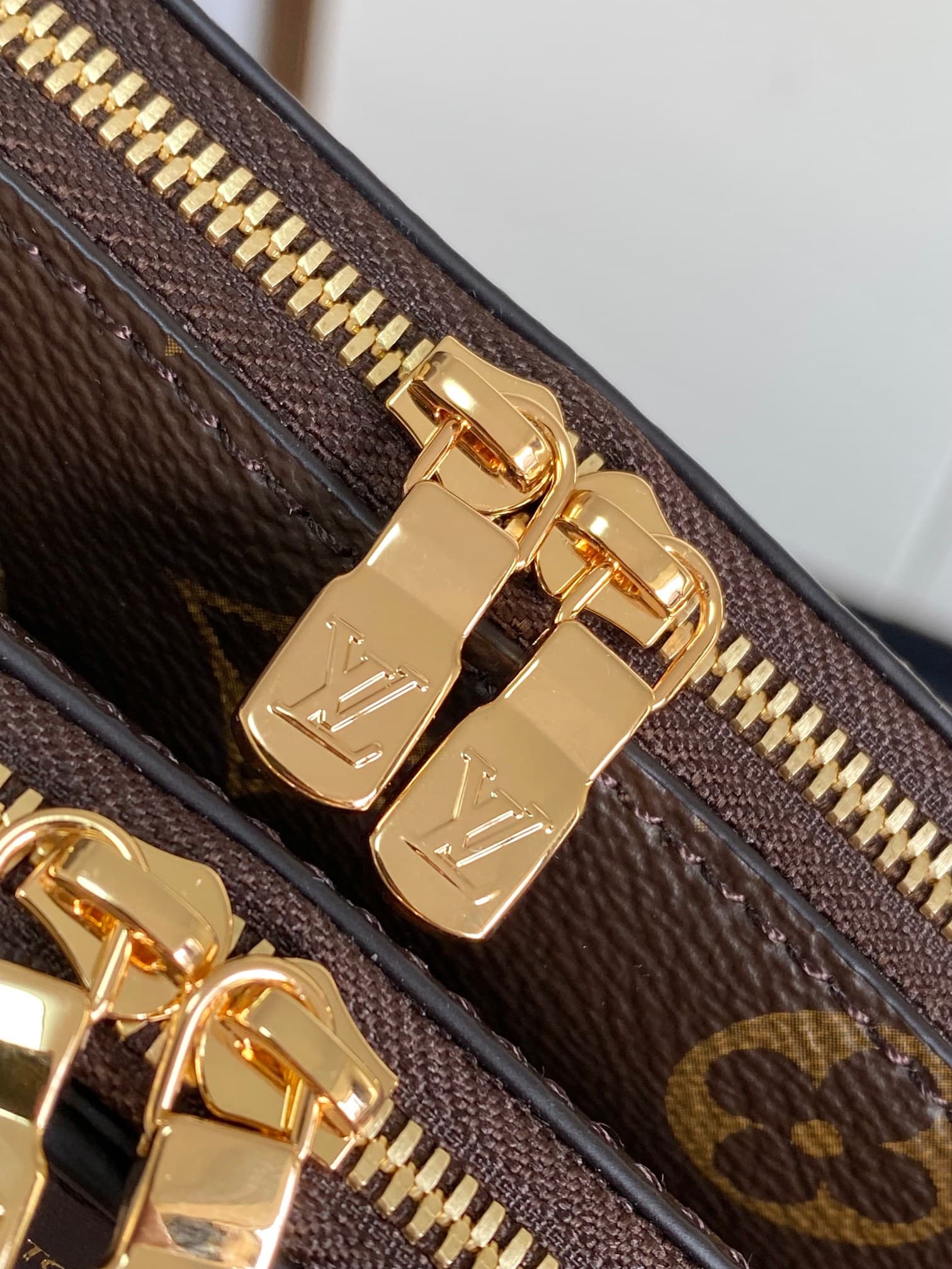 Louis Vuitton Be Alma Handbag M12996