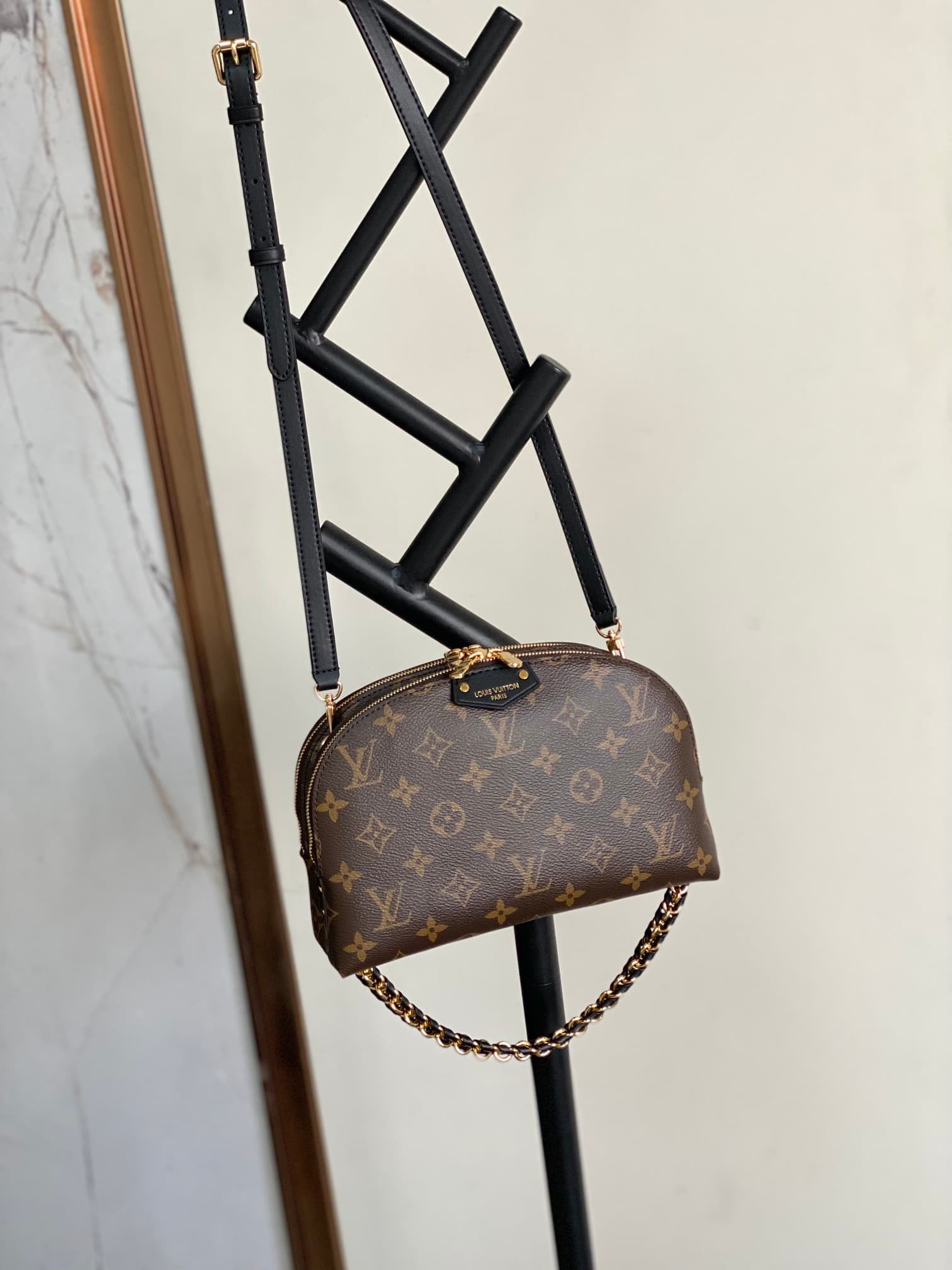 Louis Vuitton Be Alma Handbag M12996