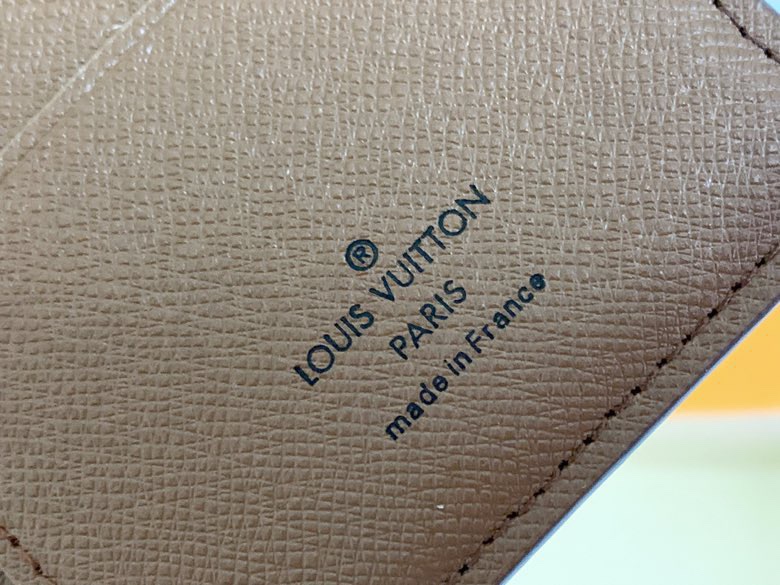 Louis Vuitton Brazza Wallet  M66540