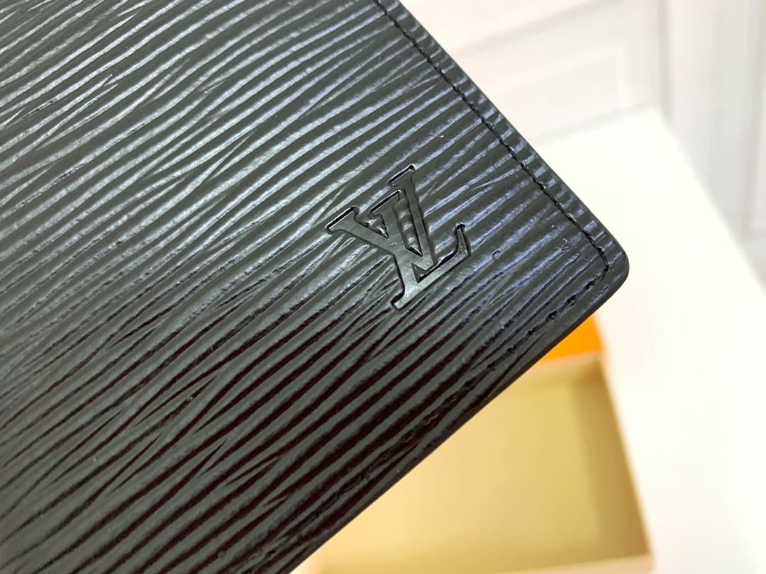 Louis Vuitton Brazza Wallet Black M60622