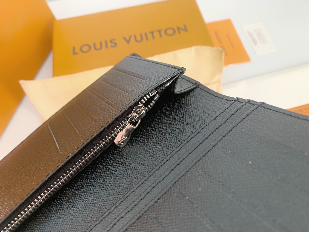 Louis Vuitton Brazza Wallet Grey M66540