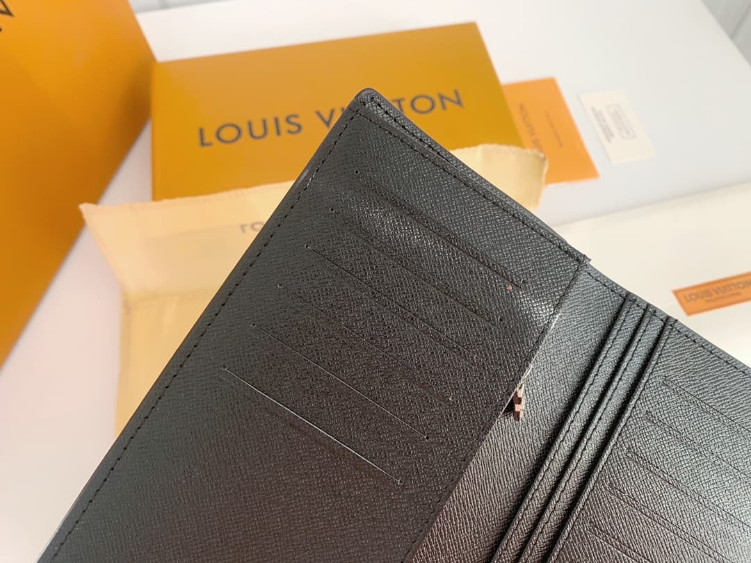 Louis Vuitton Brazza Wallet Grey M66540