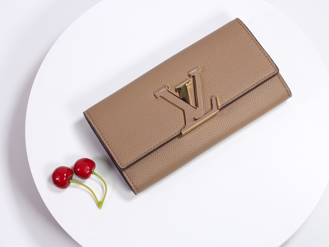 Louis Vuitton Capucines Wallet  Light Brown M61248