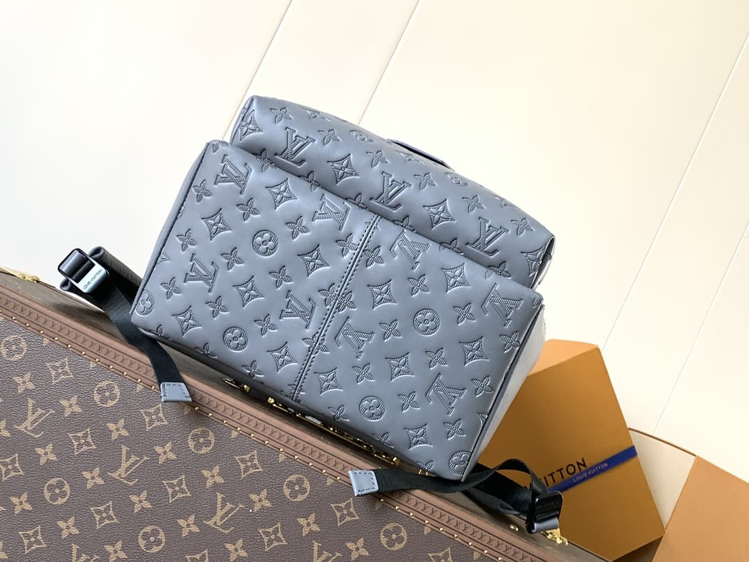 Louis Vuitton Discovery Backpack M46557