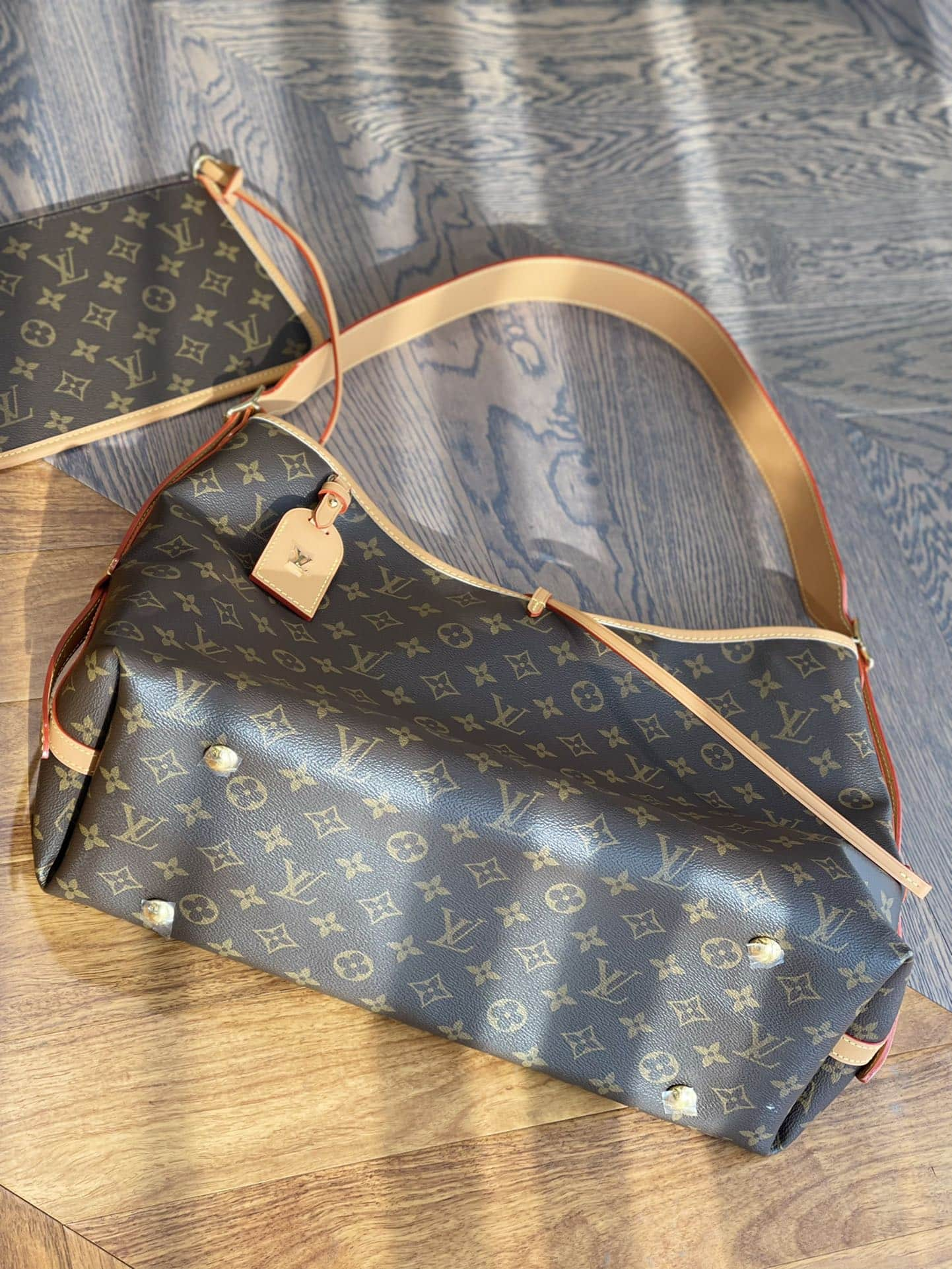 Louis Vuitton CarryAll MM Handbag M46197