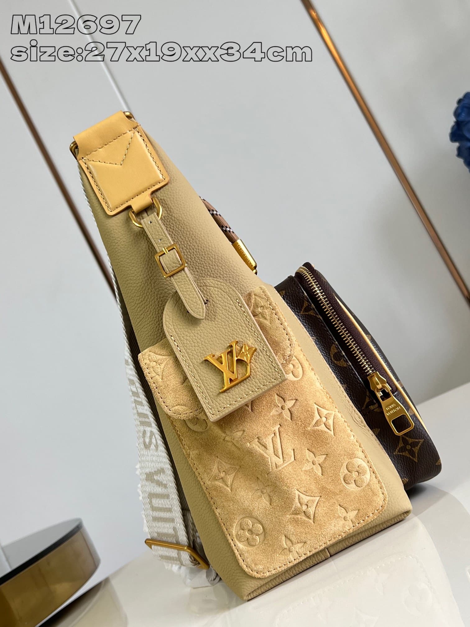 Louis Vuitton Hobo Cargo Handbag M12697