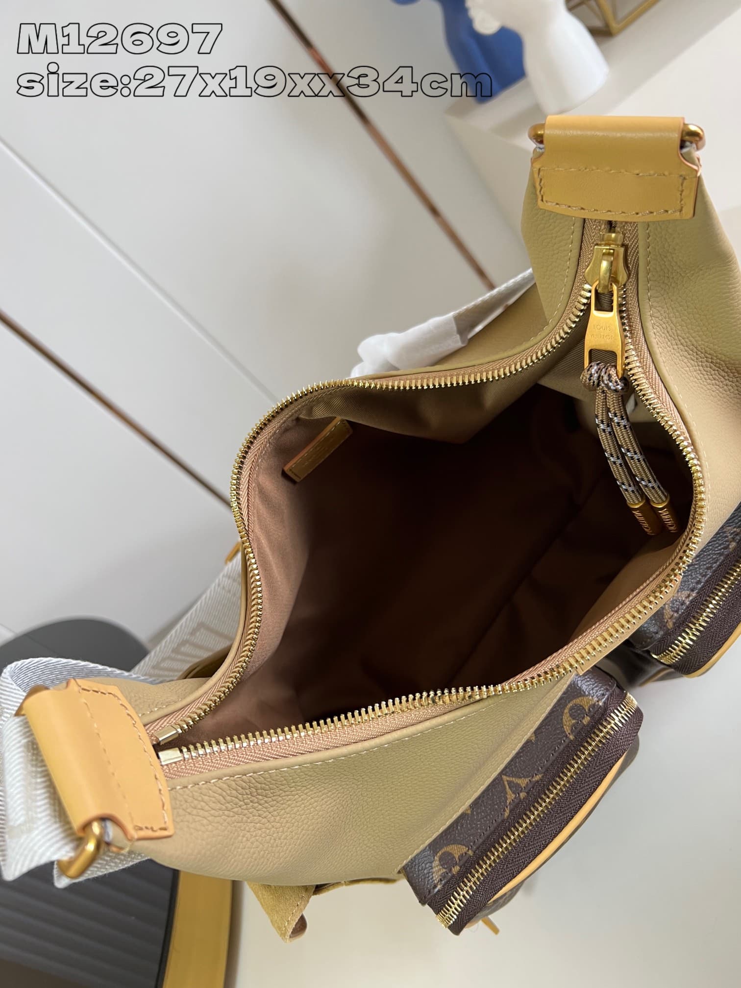 Louis Vuitton Hobo Cargo Handbag M12697