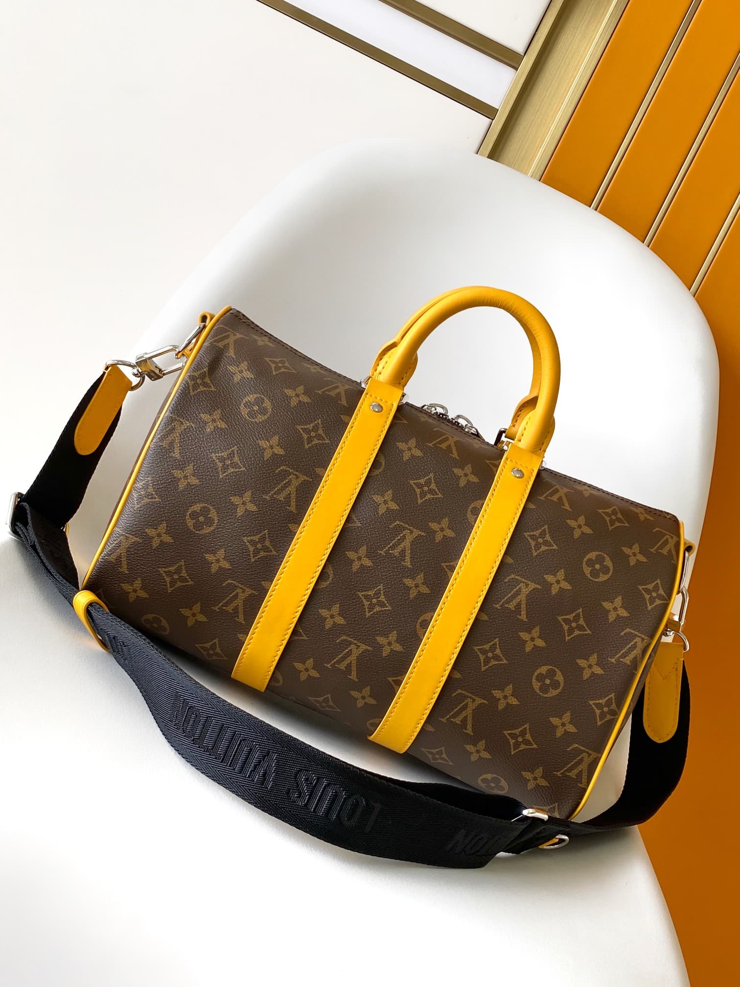 Louis Vuitton Keepall Bandoulière 35 Duffle Bag M13201