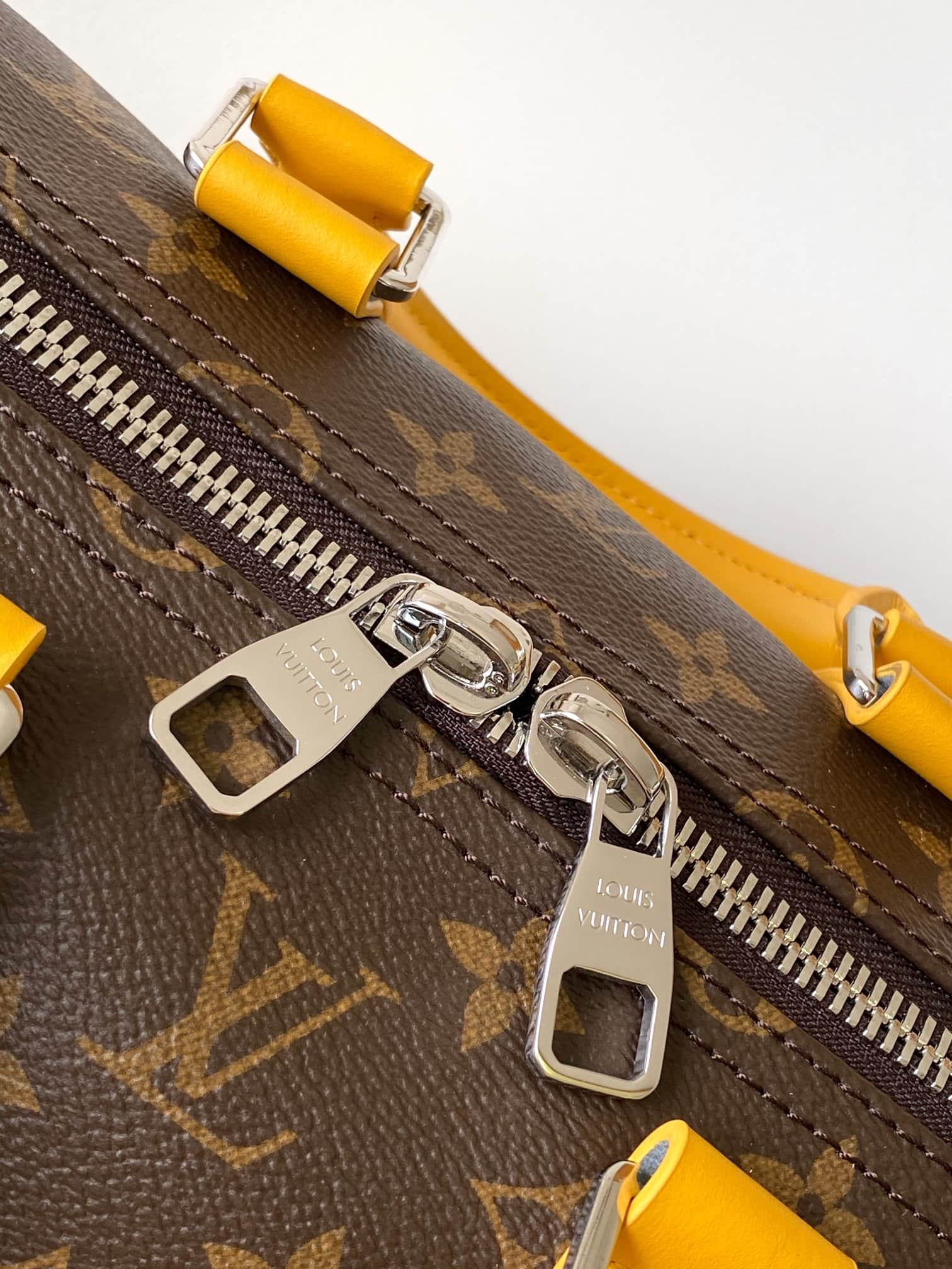 Louis Vuitton Keepall Bandoulière 35 Duffle Bag M13201