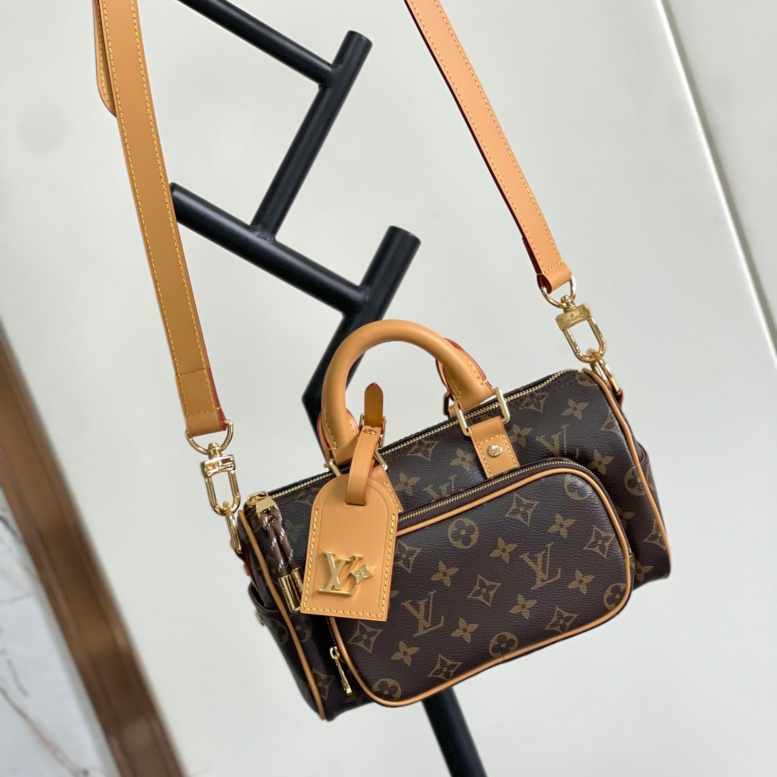 Louis Vuitton Keepall Bandoulière 25 Handbag M14028