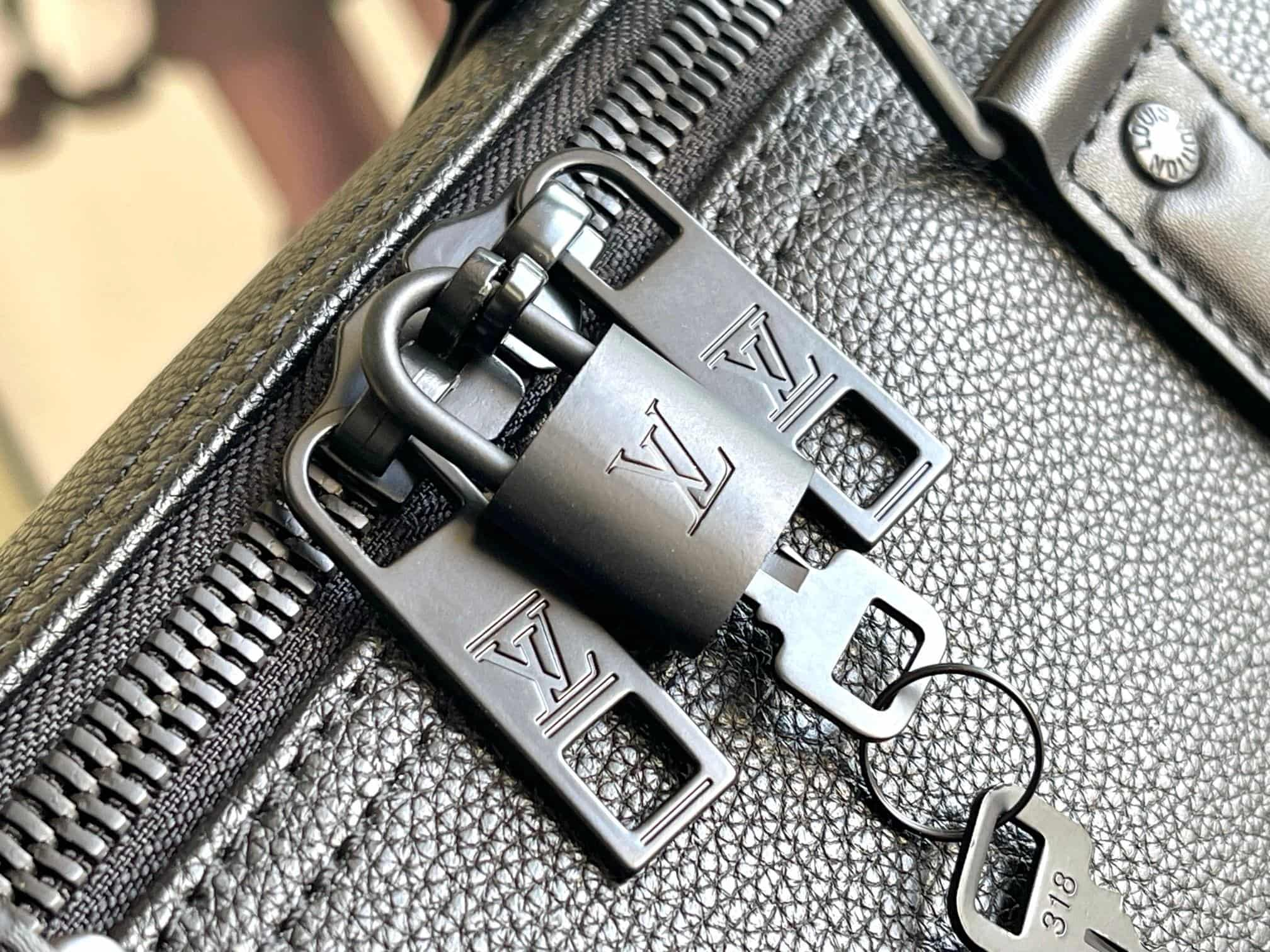 Louis Vuitton Keepall Bandoulière 50 Duffle Bag M21420