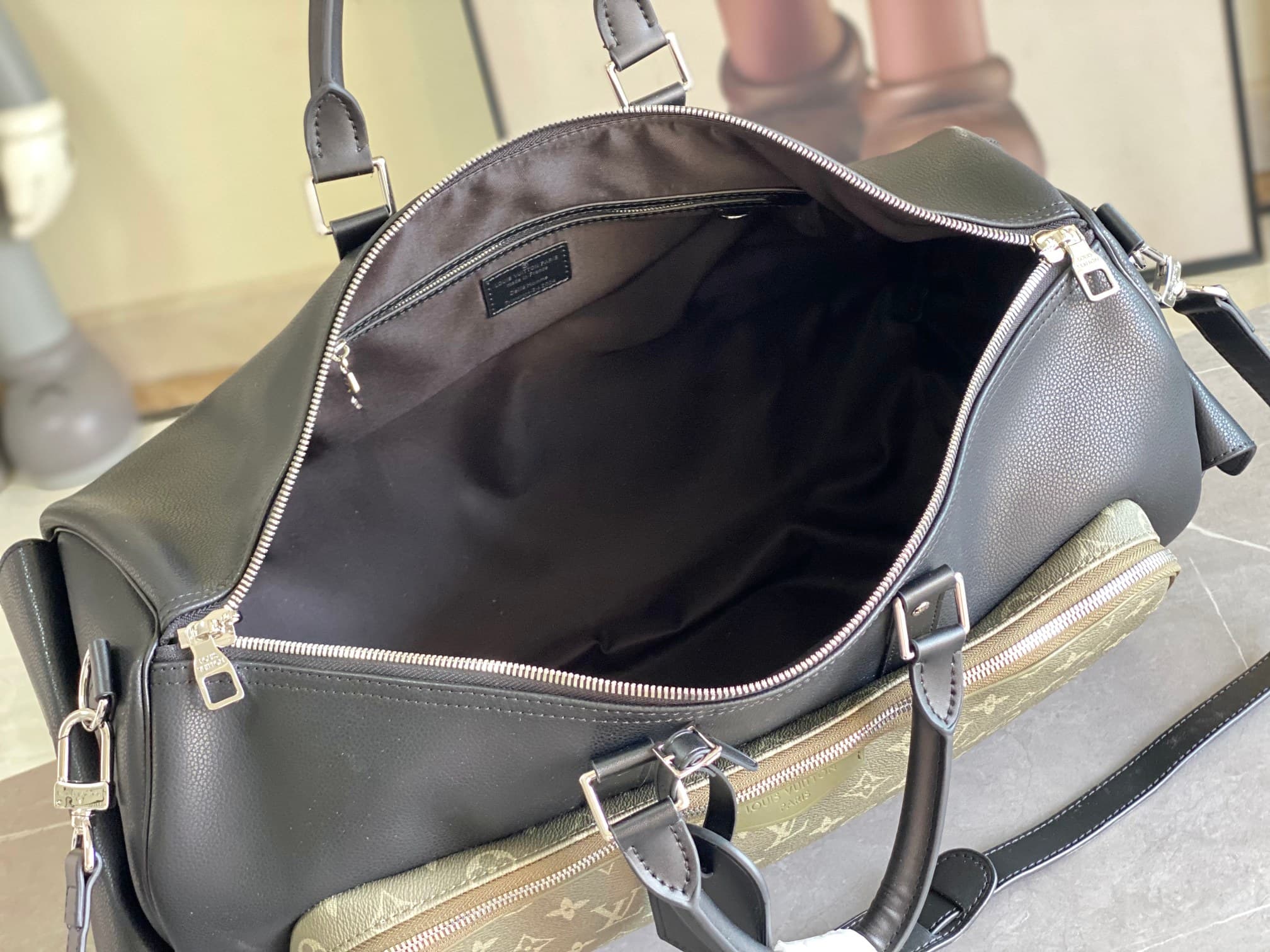 Louis Vuitton Keepall Bandoulière 50 Duffle Bag M12690