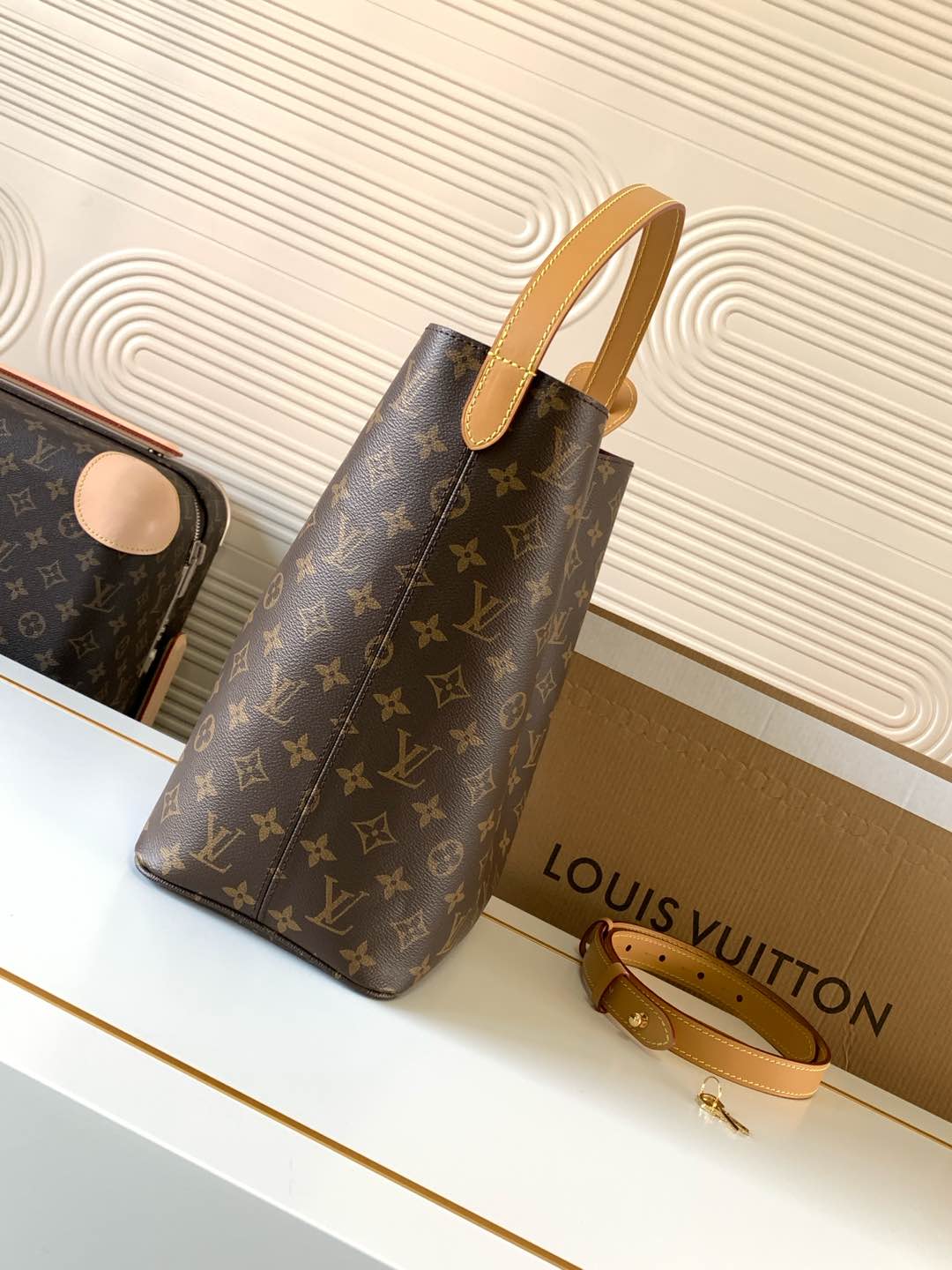 Louis Vuitton All In GM Handbag M12926