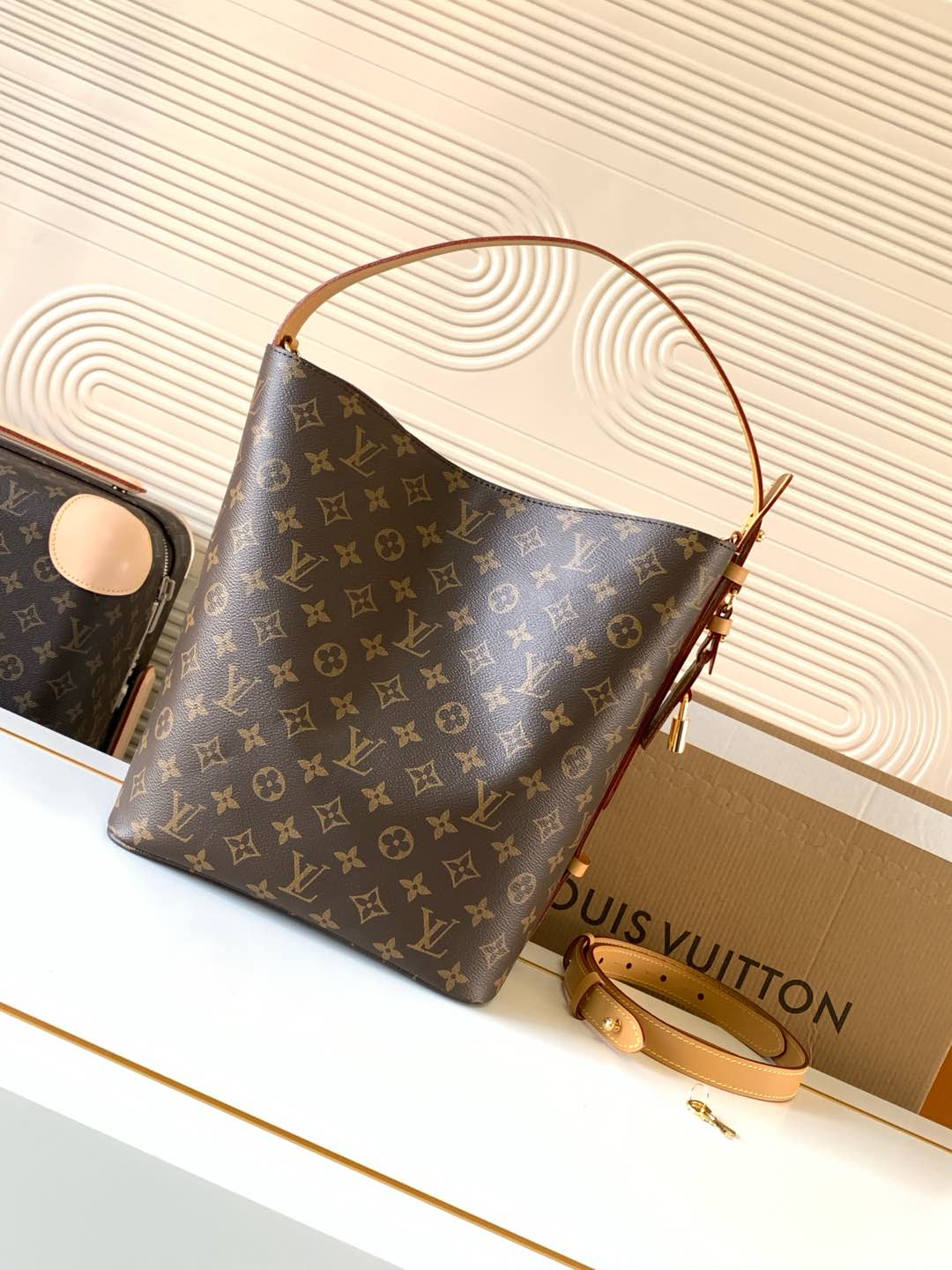 Louis Vuitton All In GM Handbag M12926