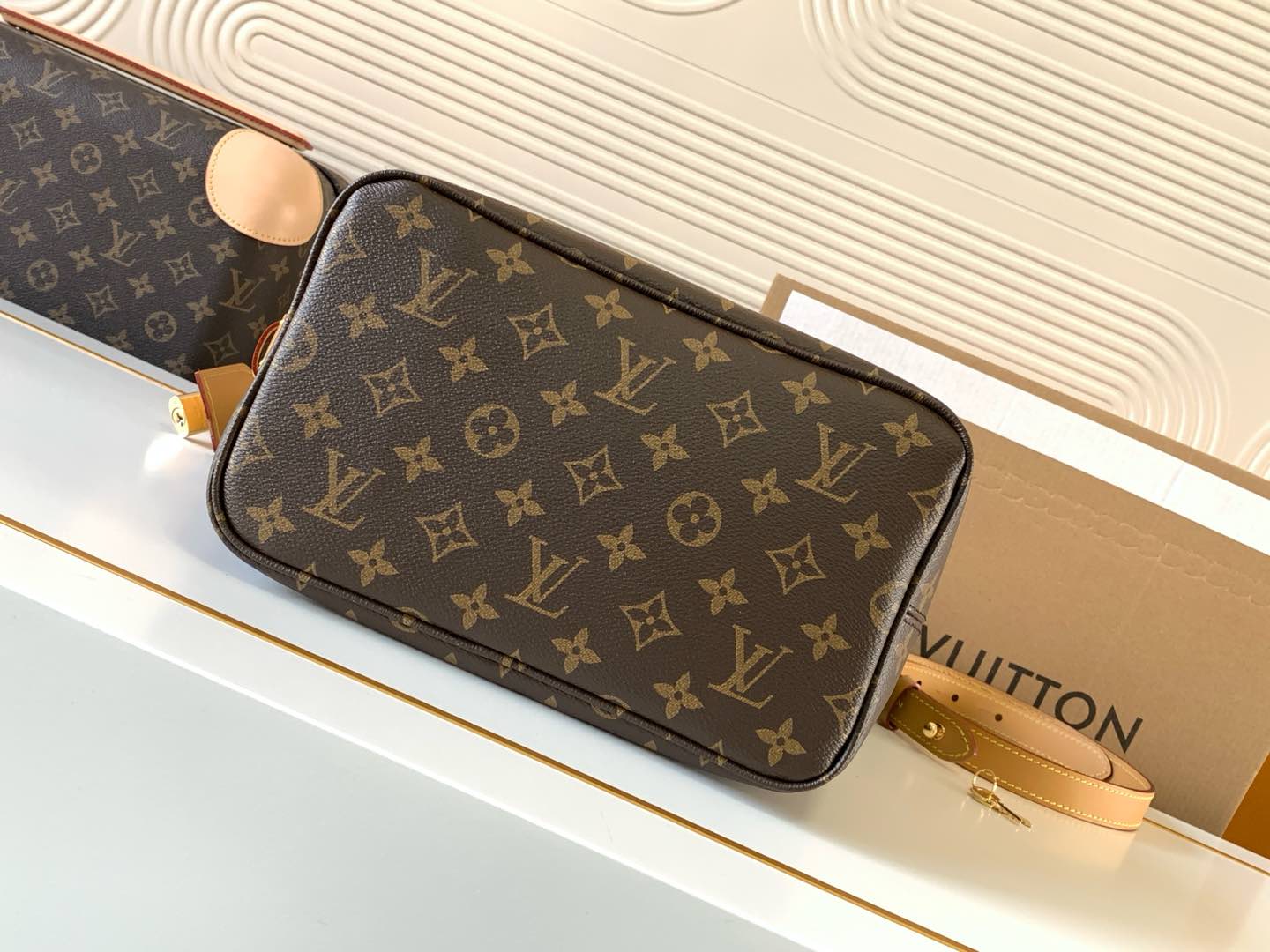 Louis Vuitton All In GM Handbag M12926