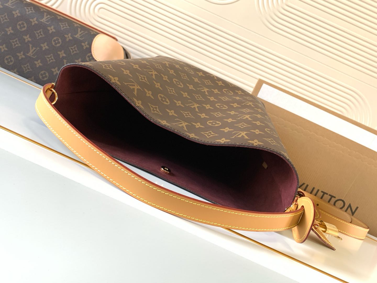 Louis Vuitton All In GM Handbag M12926