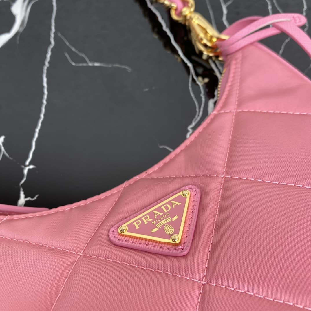 Prada Re-Edition 1995 Chaîne Re-Nylon mini-bag Dark Pink 1BC204