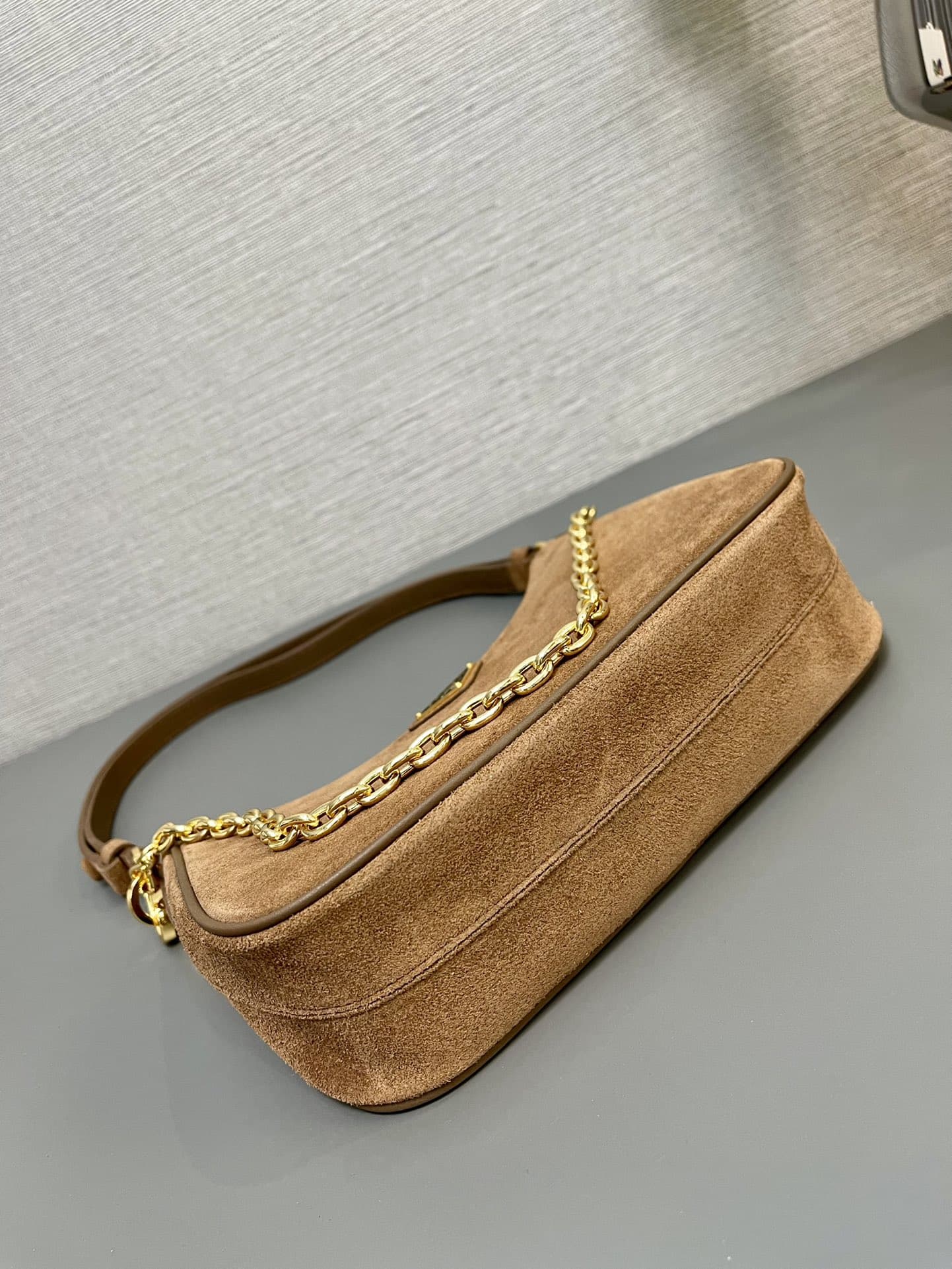 Prada Re-Edition 1995 Chaîne Re-Nylon mini-bag Brown Suede Leather 1BC204