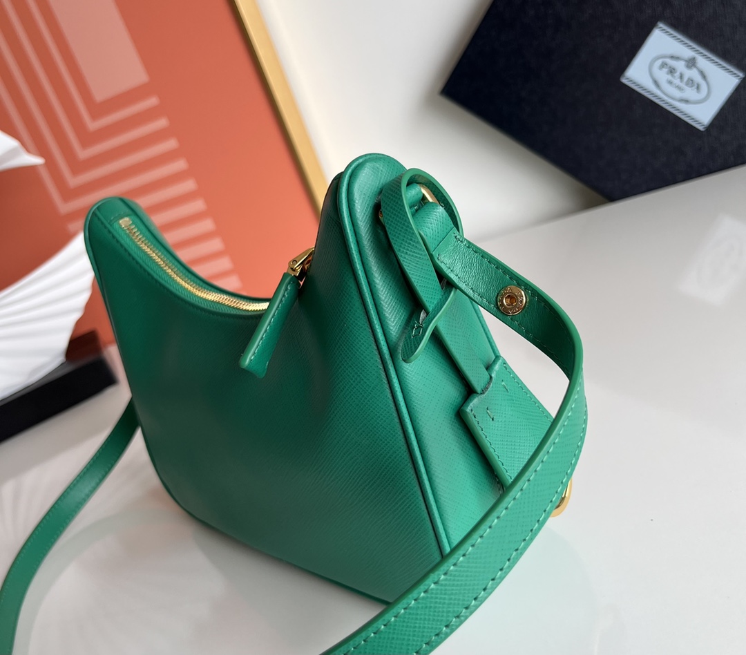 Prada Re-Edition Saffiano leather mini bag Green 1BC204