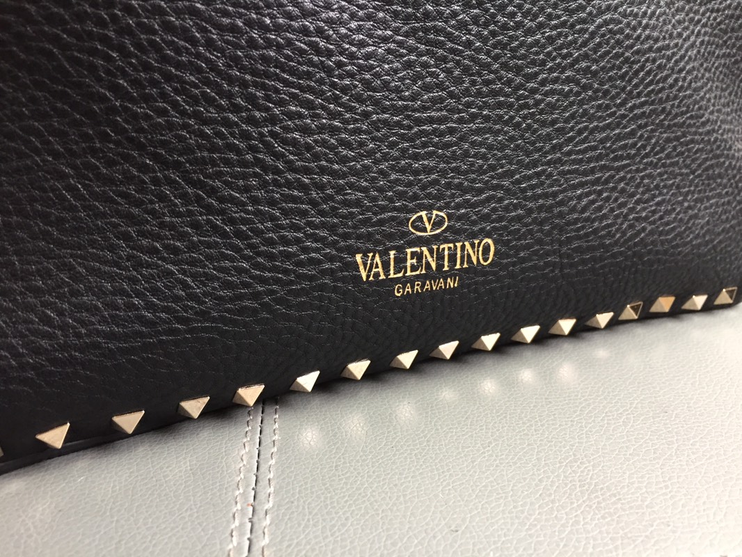 Valentino ROCKSTUD GRAINY CALFSKIN TOTE Double Sided Shopping Bag VA0020