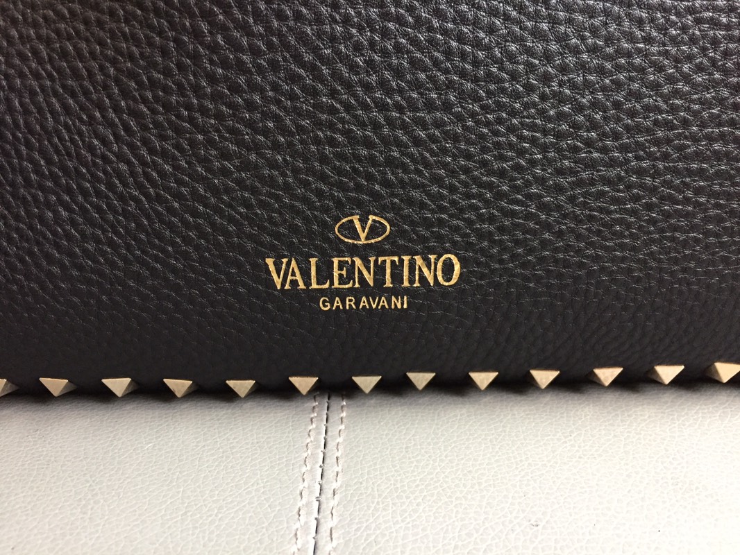 Valentino ROCKSTUD GRAINY CALFSKIN TOTE Double Sided Shopping Bag VA0021