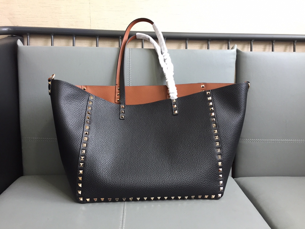 Valentino ROCKSTUD GRAINY CALFSKIN TOTE Double Sided Shopping Bag VA0021